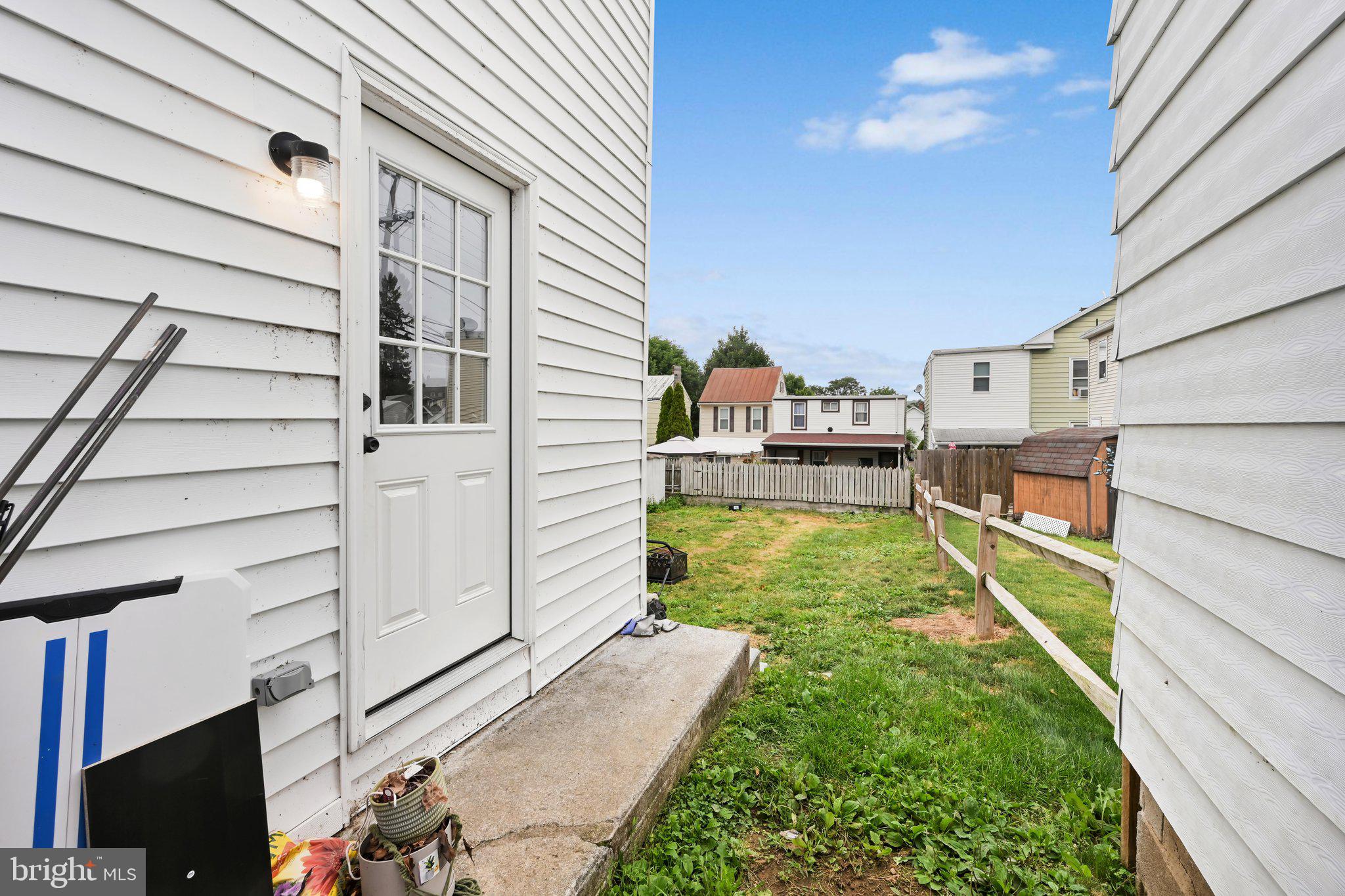 WALNUT STREET AREA - Residential