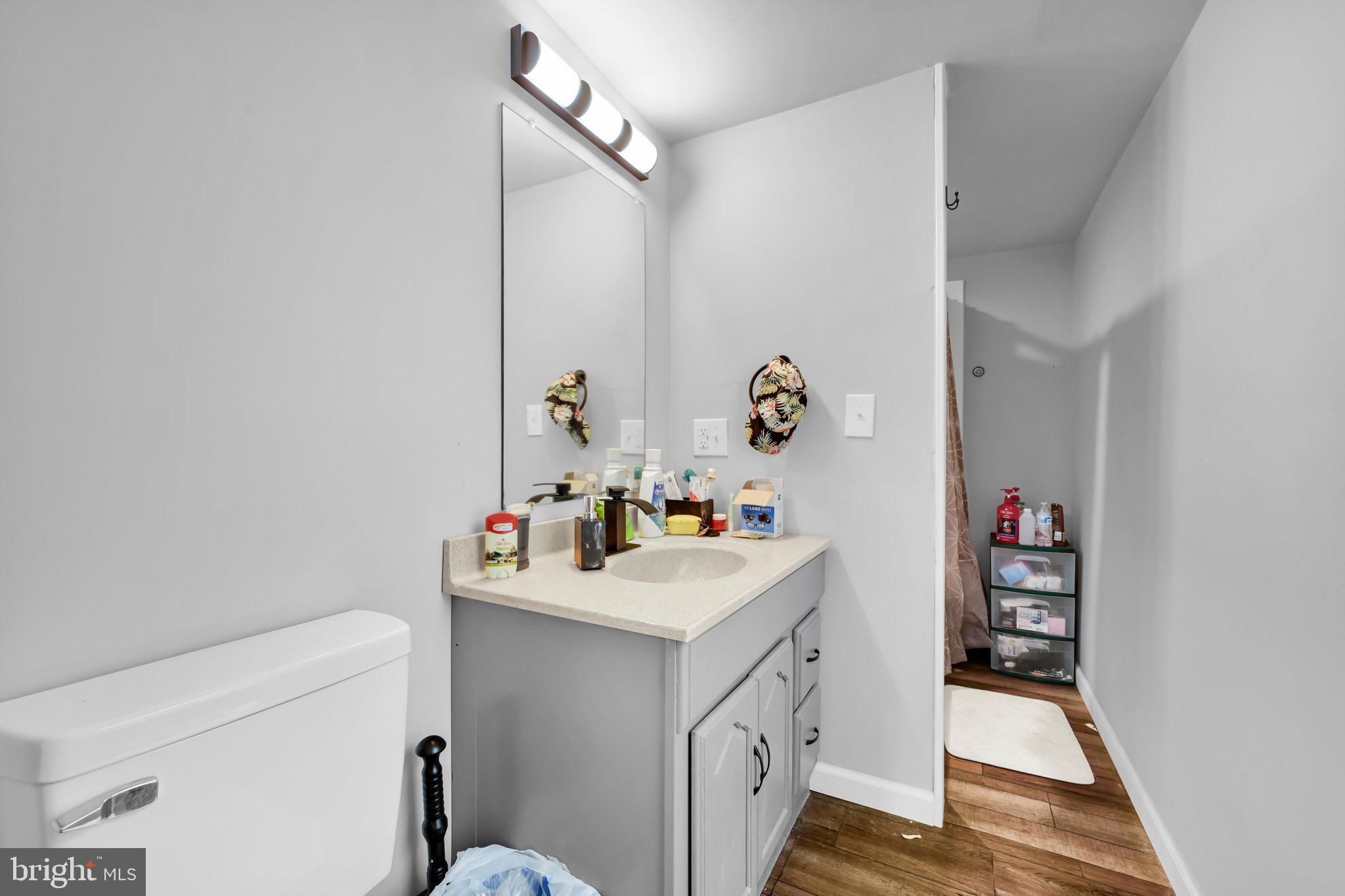 WALNUT STREET AREA - Residential