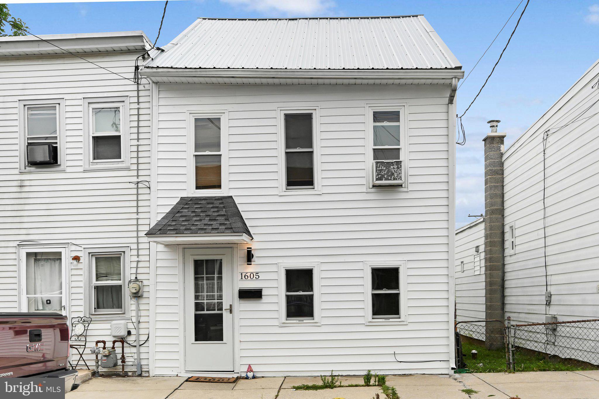 WALNUT STREET AREA - Residential
