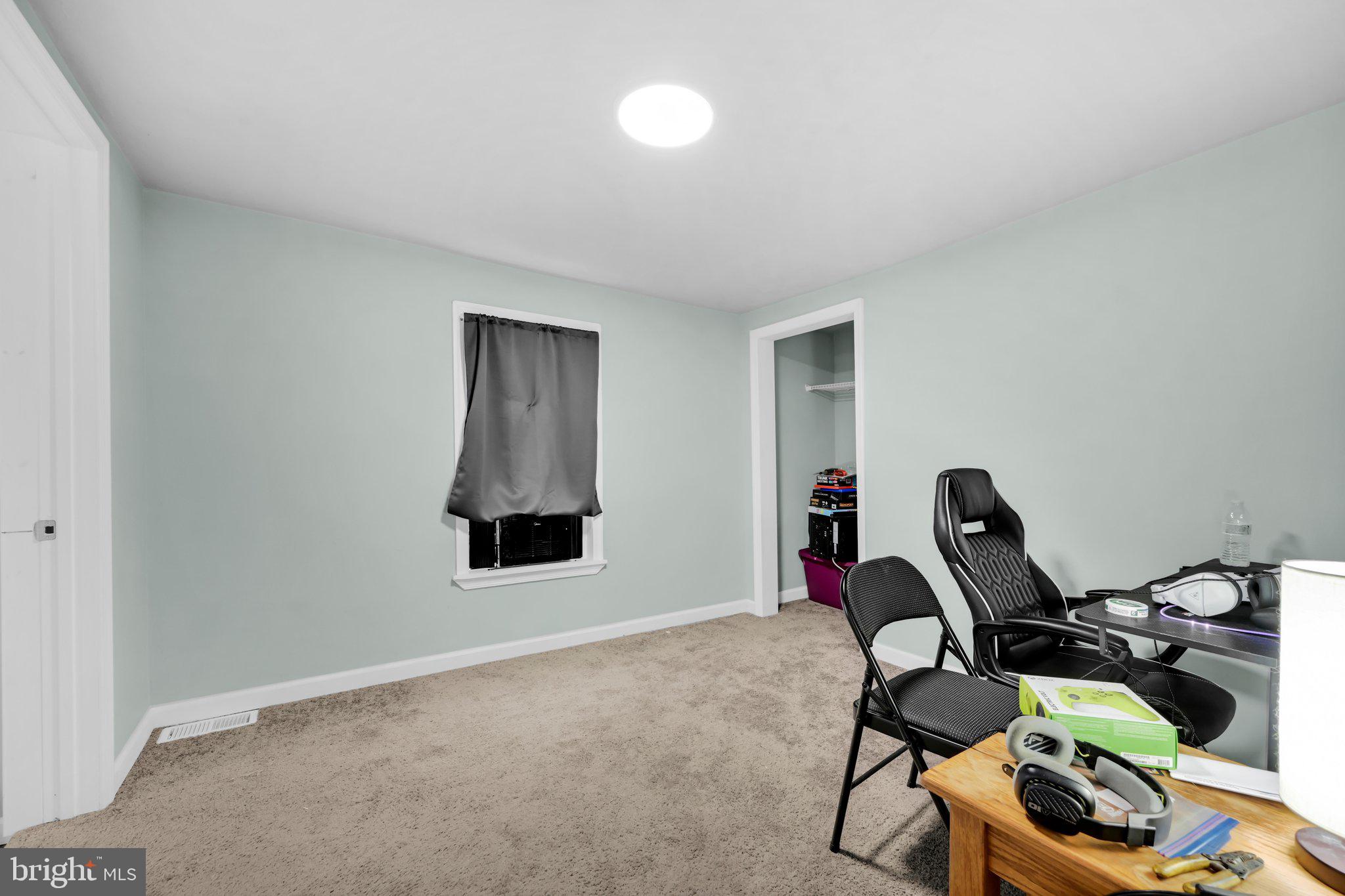 WALNUT STREET AREA - Residential