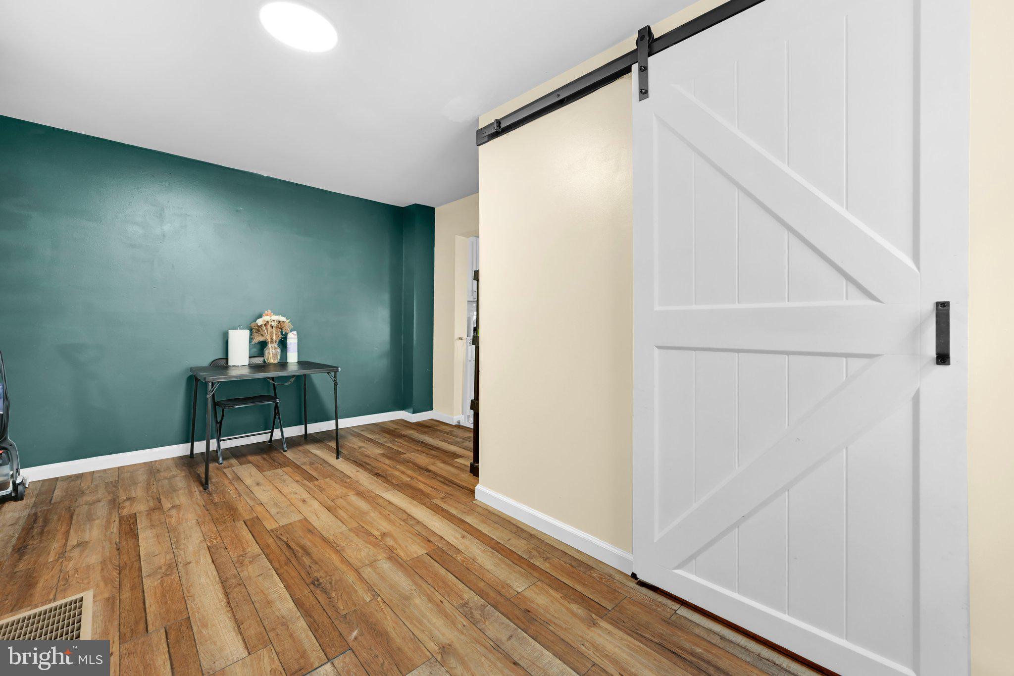 WALNUT STREET AREA - Residential