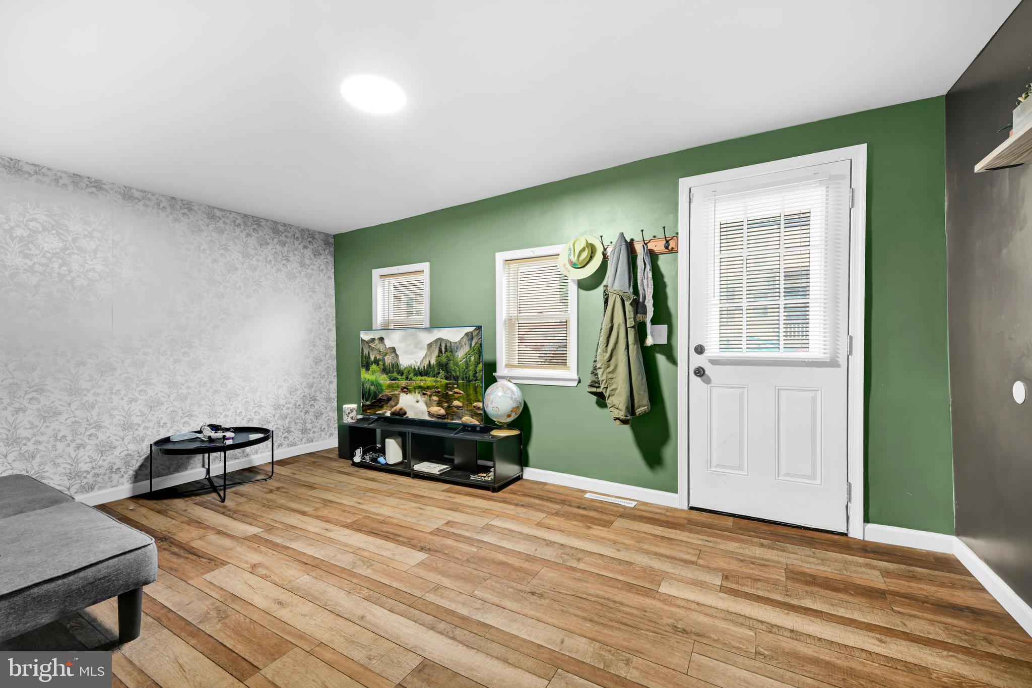 WALNUT STREET AREA - Residential