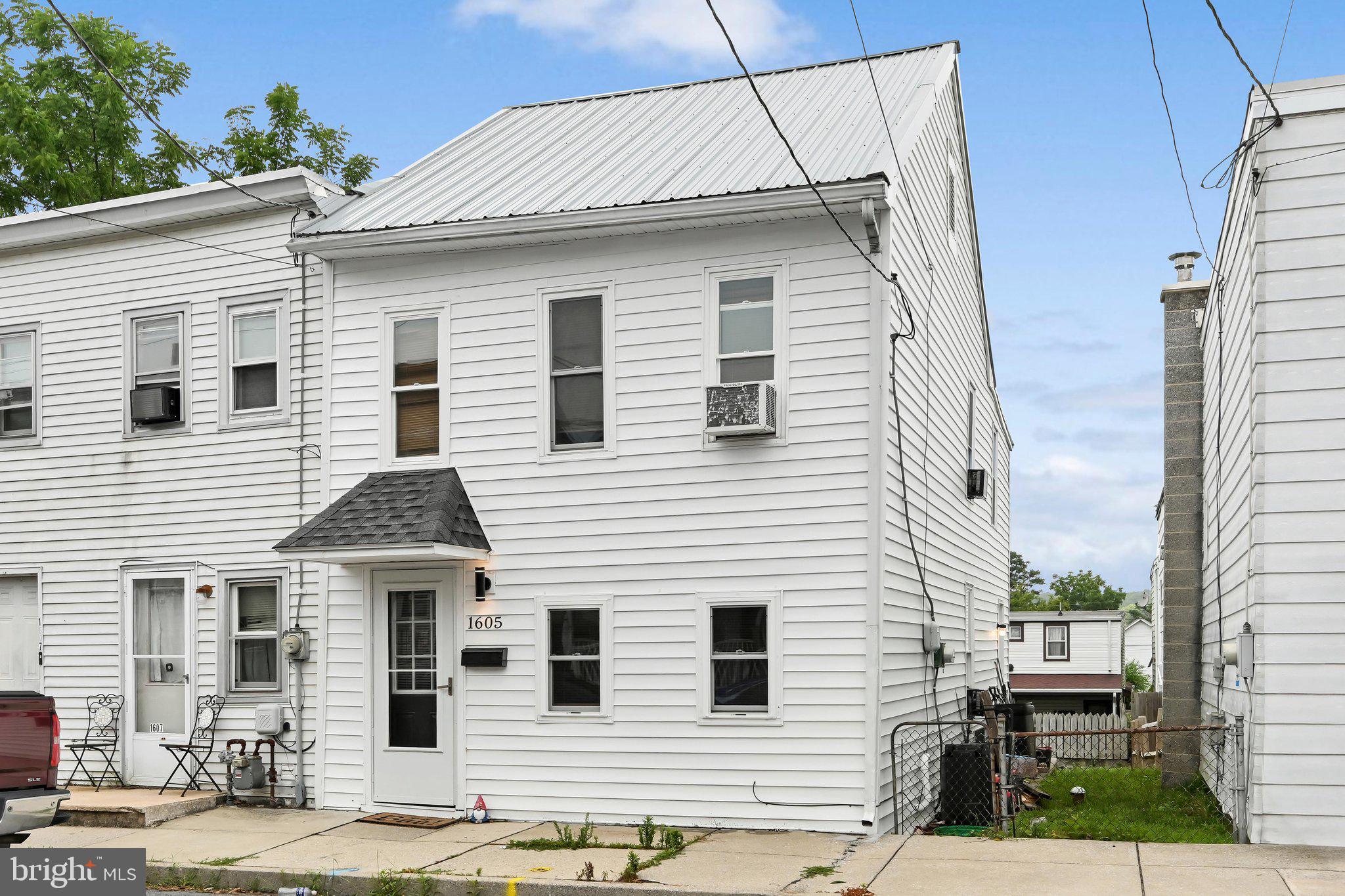 WALNUT STREET AREA - Residential