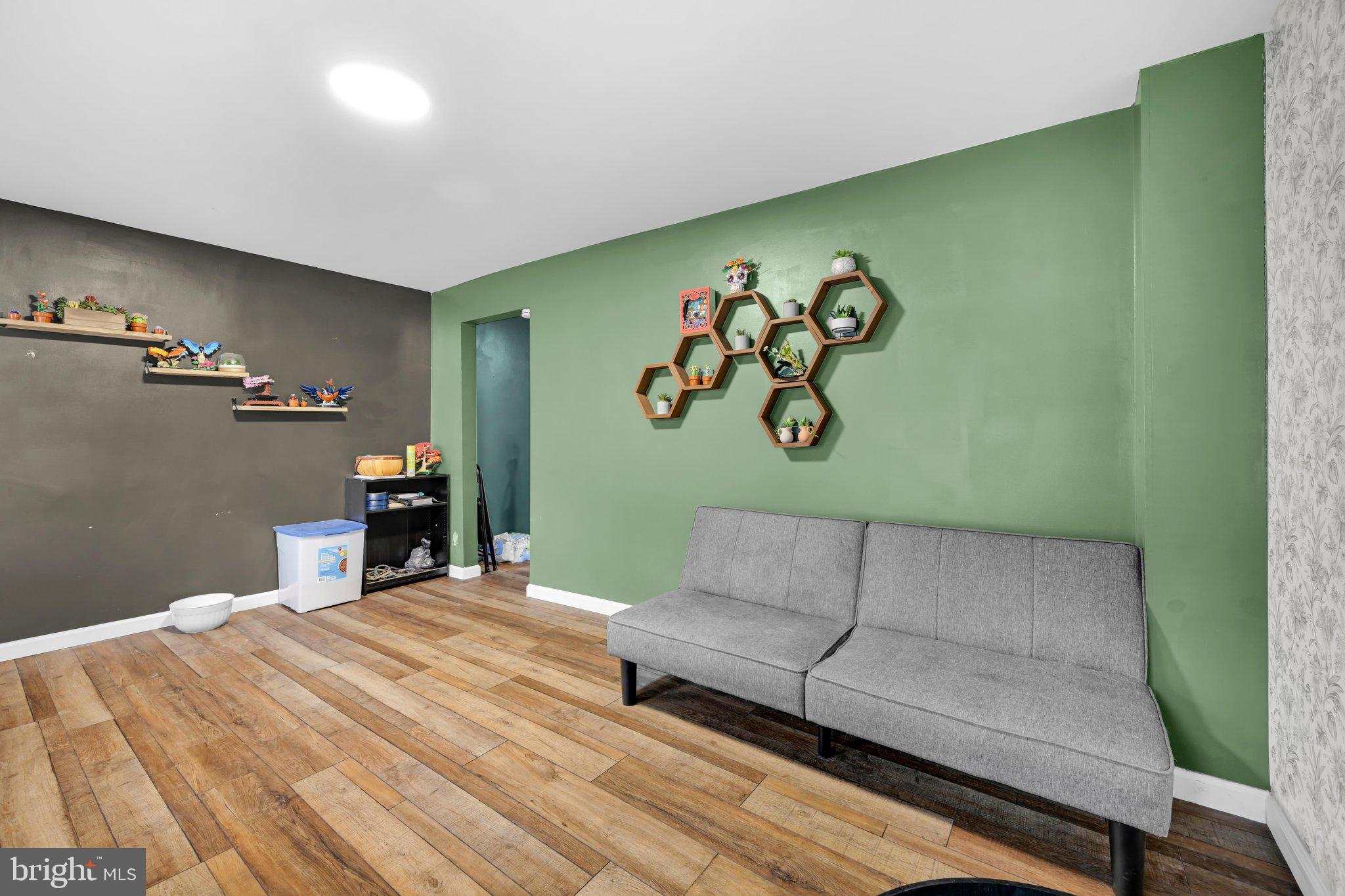 WALNUT STREET AREA - Residential
