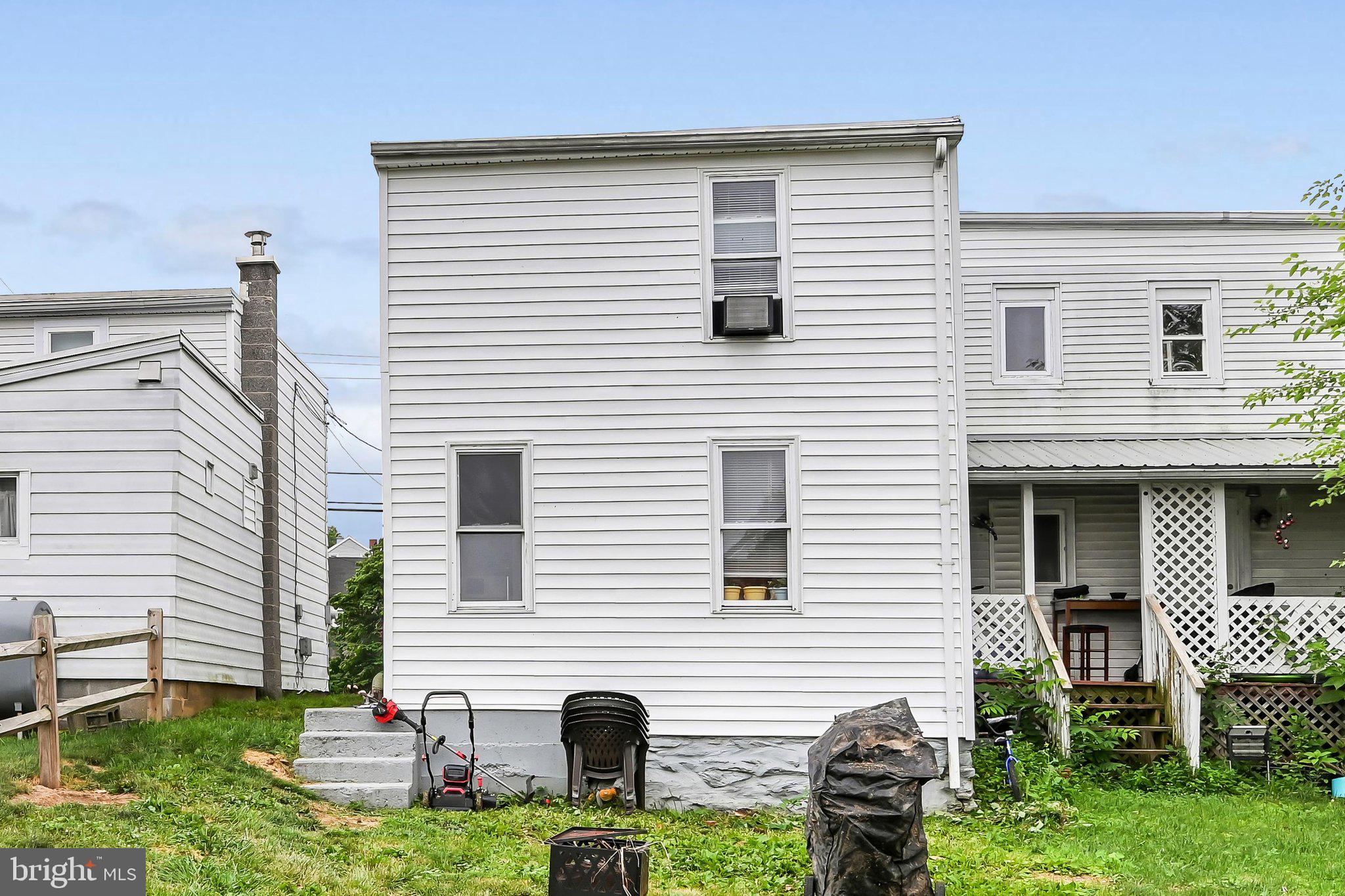 WALNUT STREET AREA - Residential