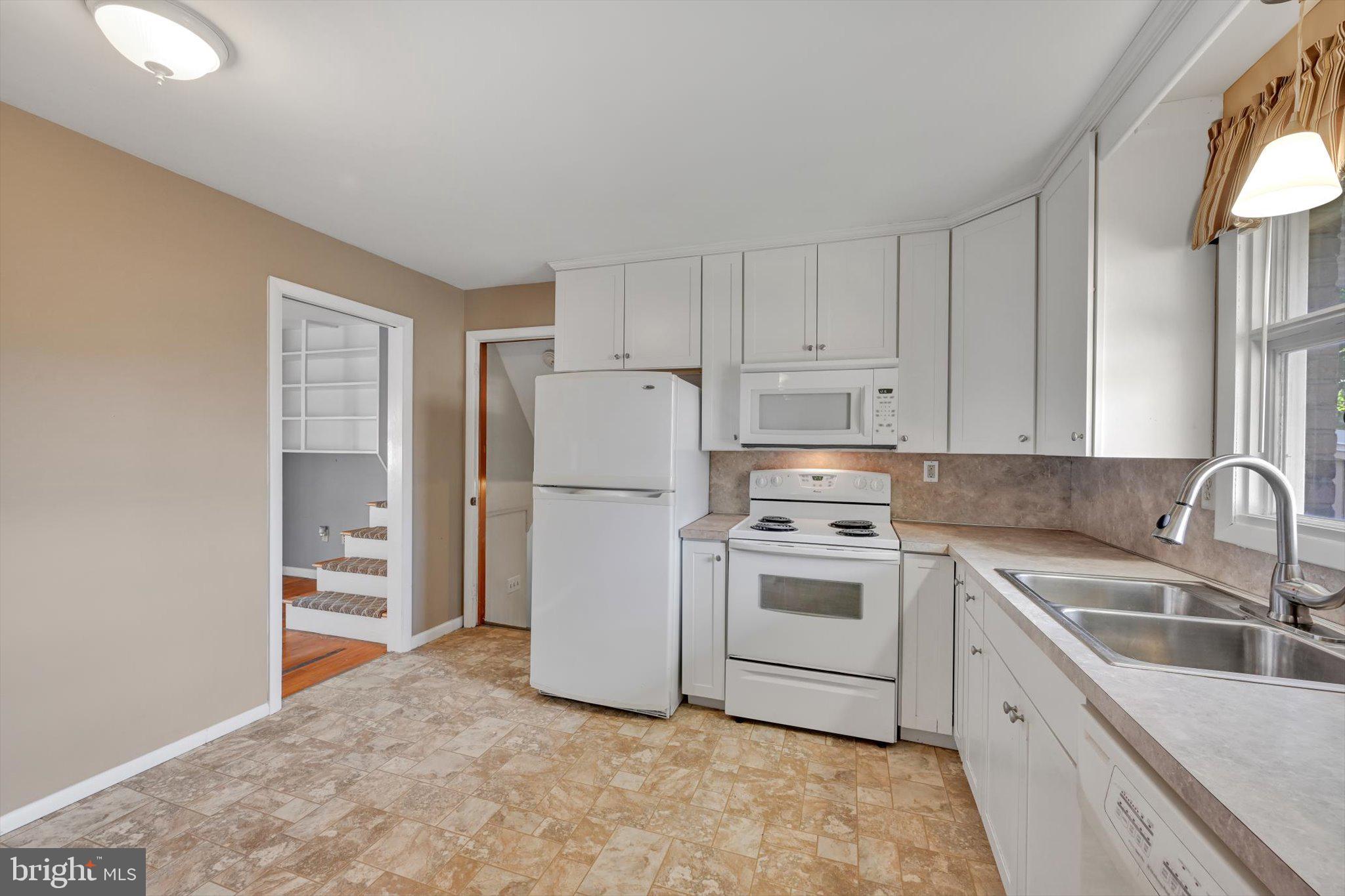 CEDAR CLIFF MANOR - Residential