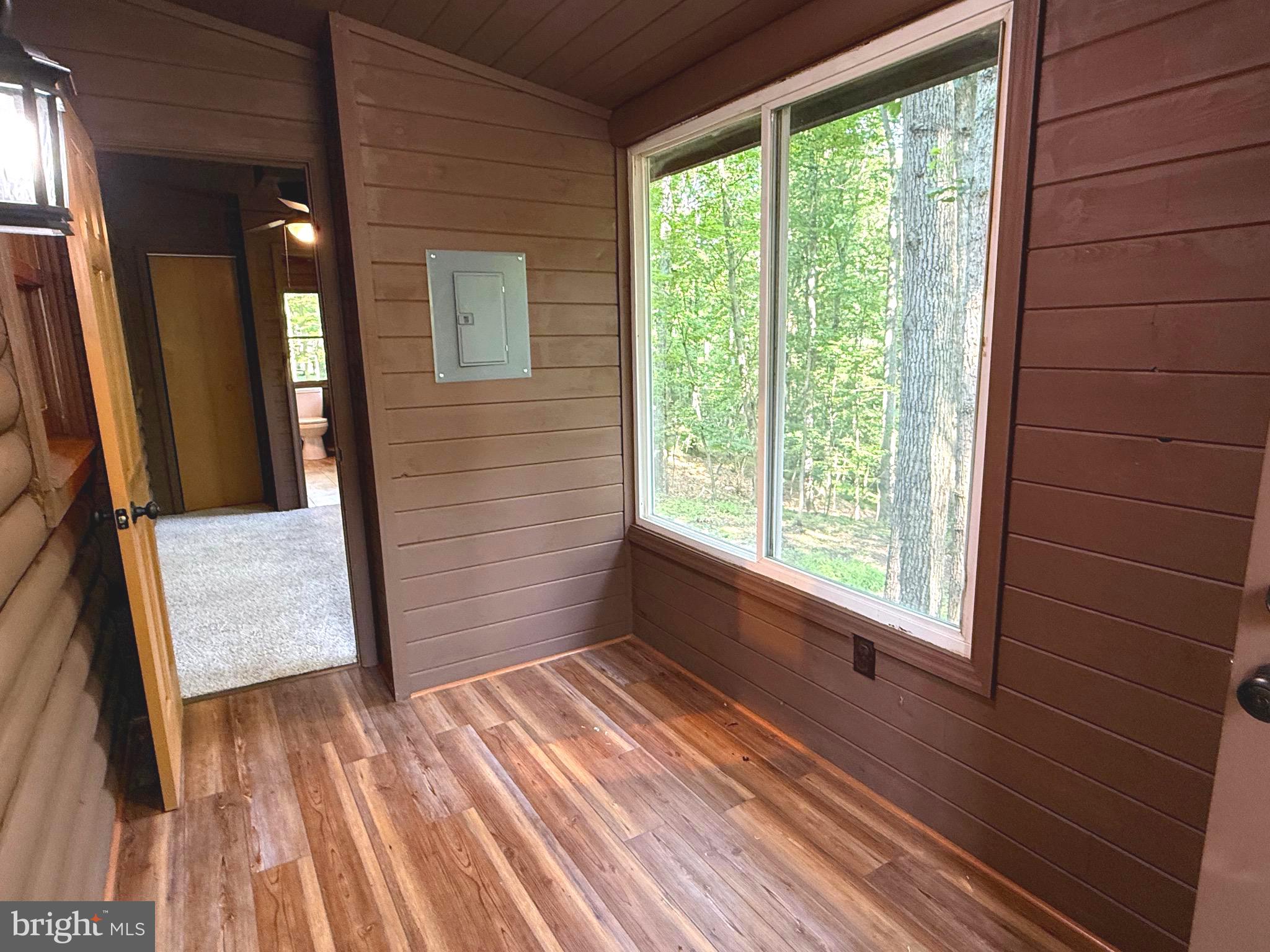 SLEEPY CREEK MOUNTAIN RETREAT - Residential