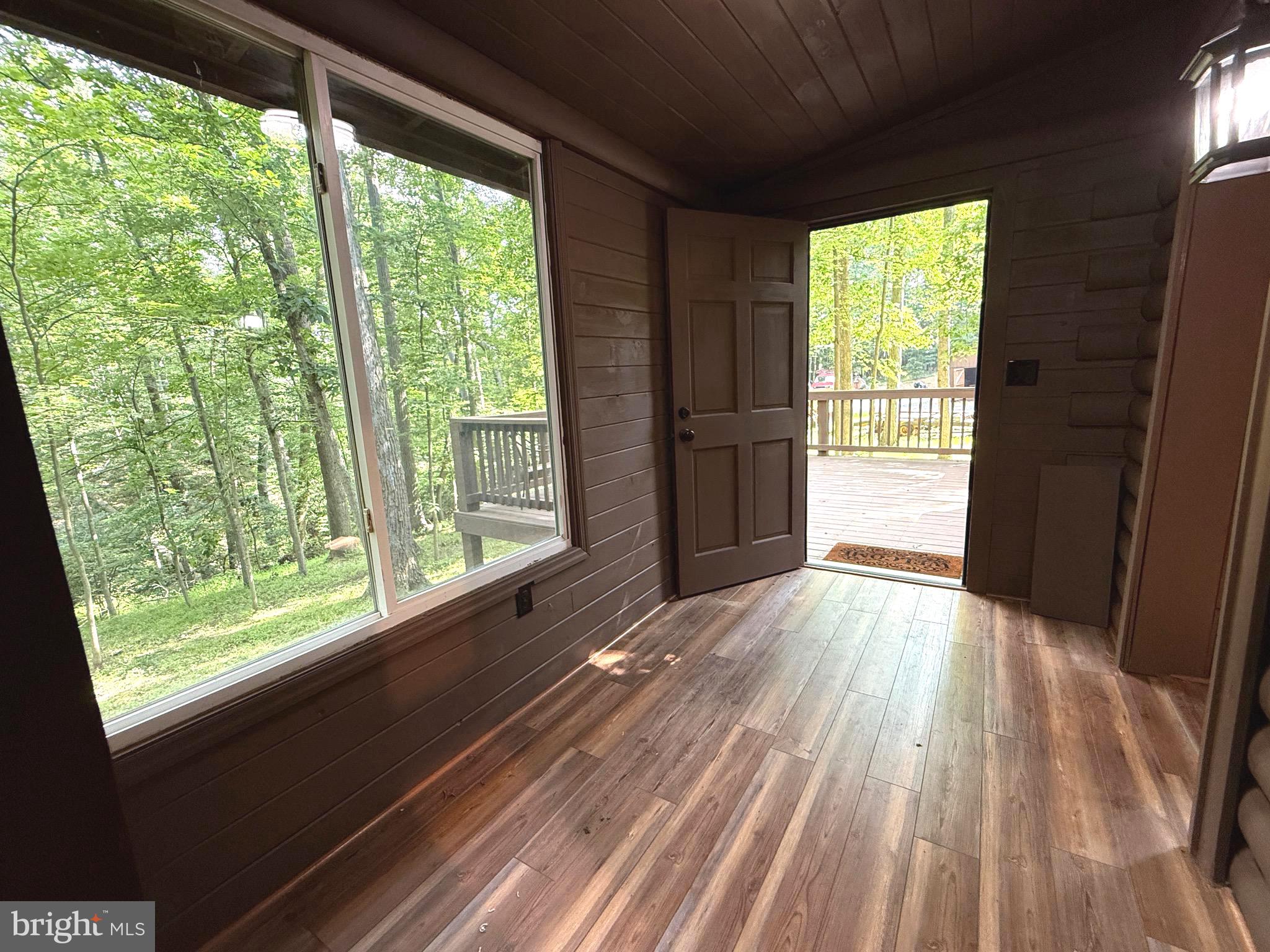 SLEEPY CREEK MOUNTAIN RETREAT - Residential