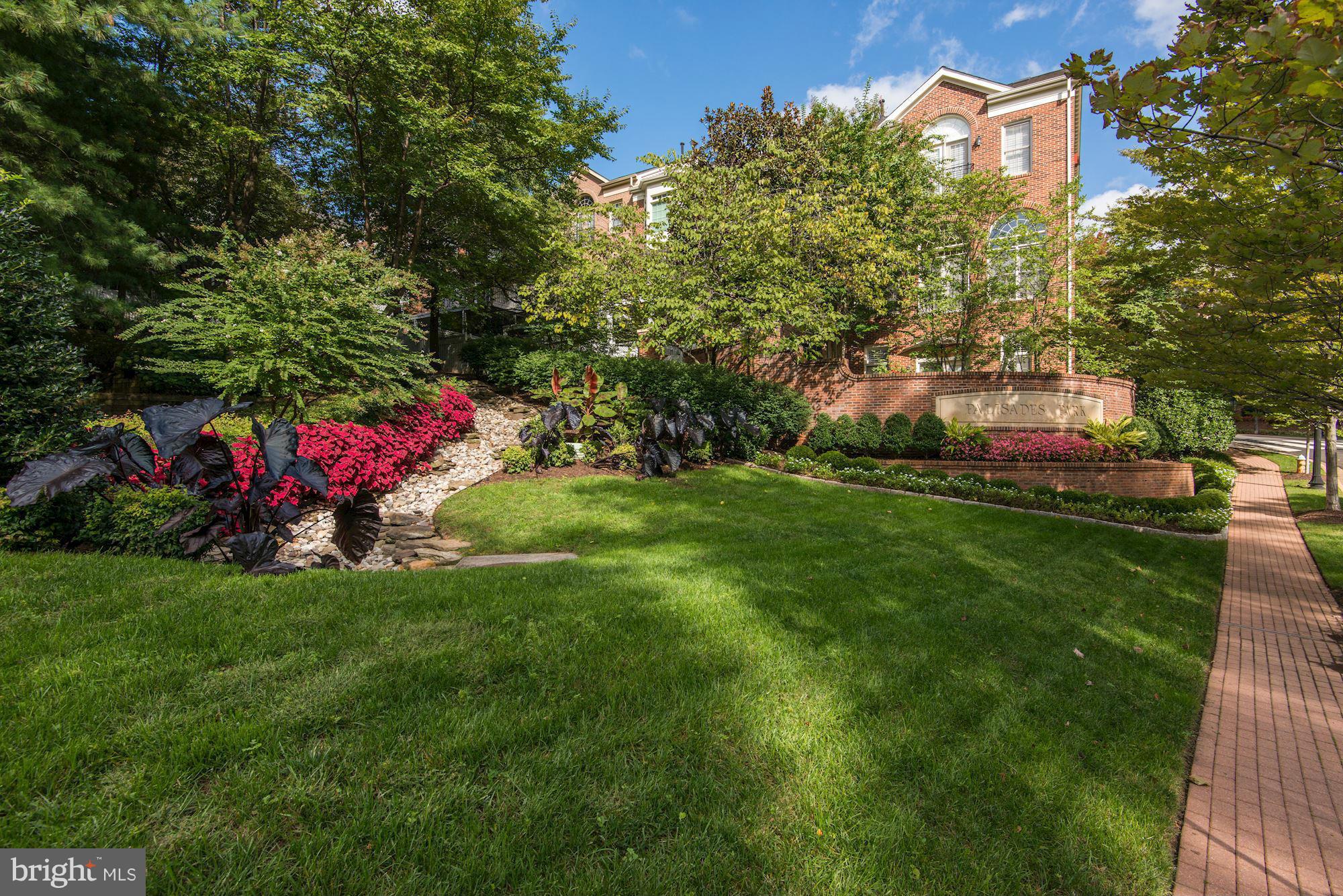 PALISADES PARK - Residential