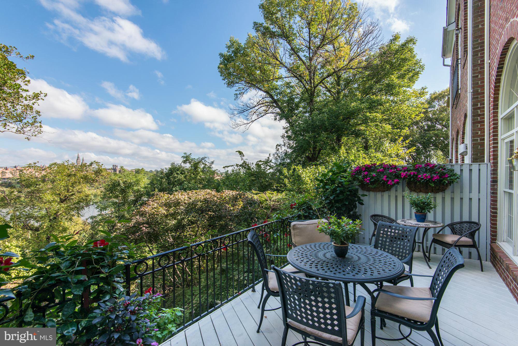 PALISADES PARK - Residential