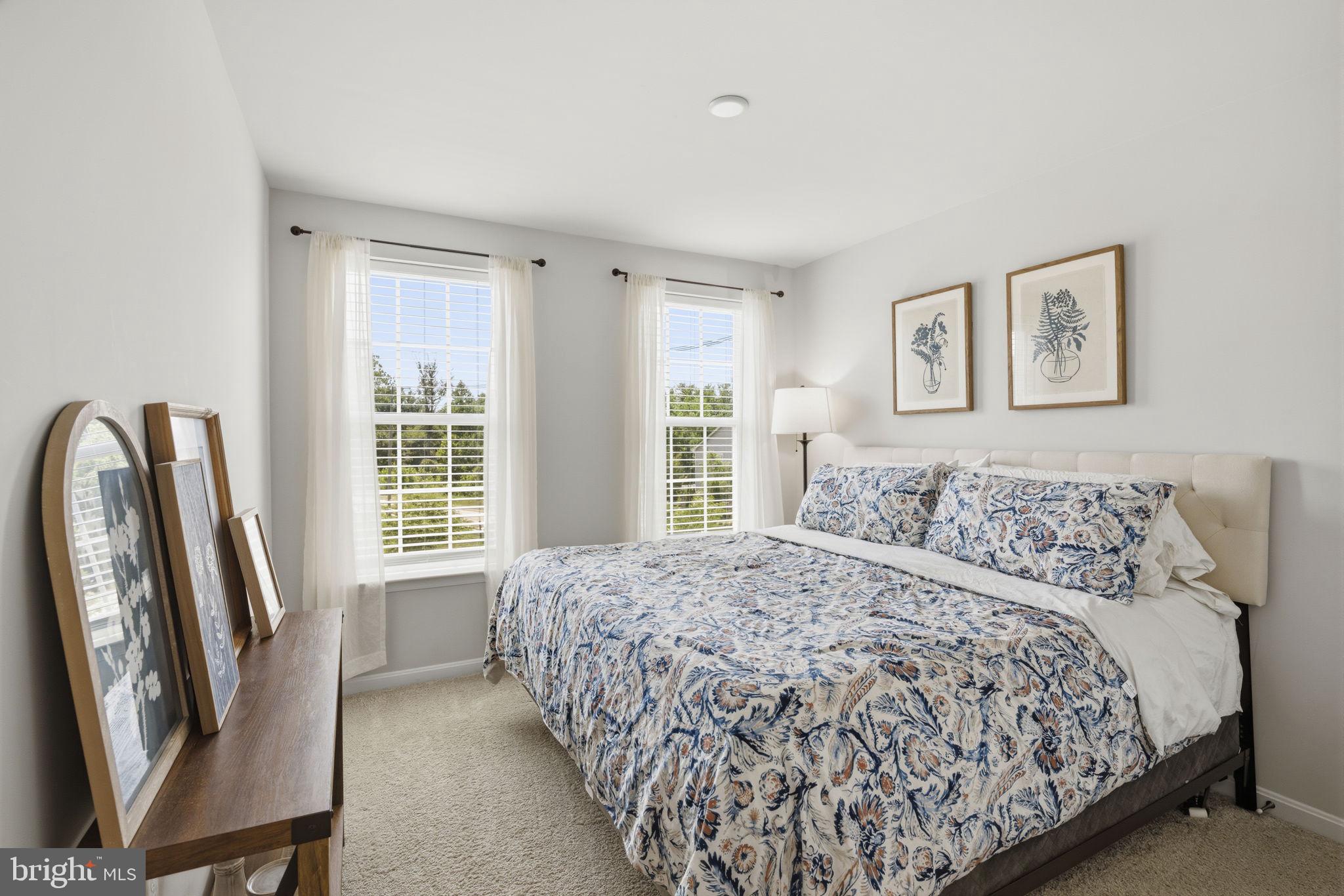 SOMERSET HILL - Residential