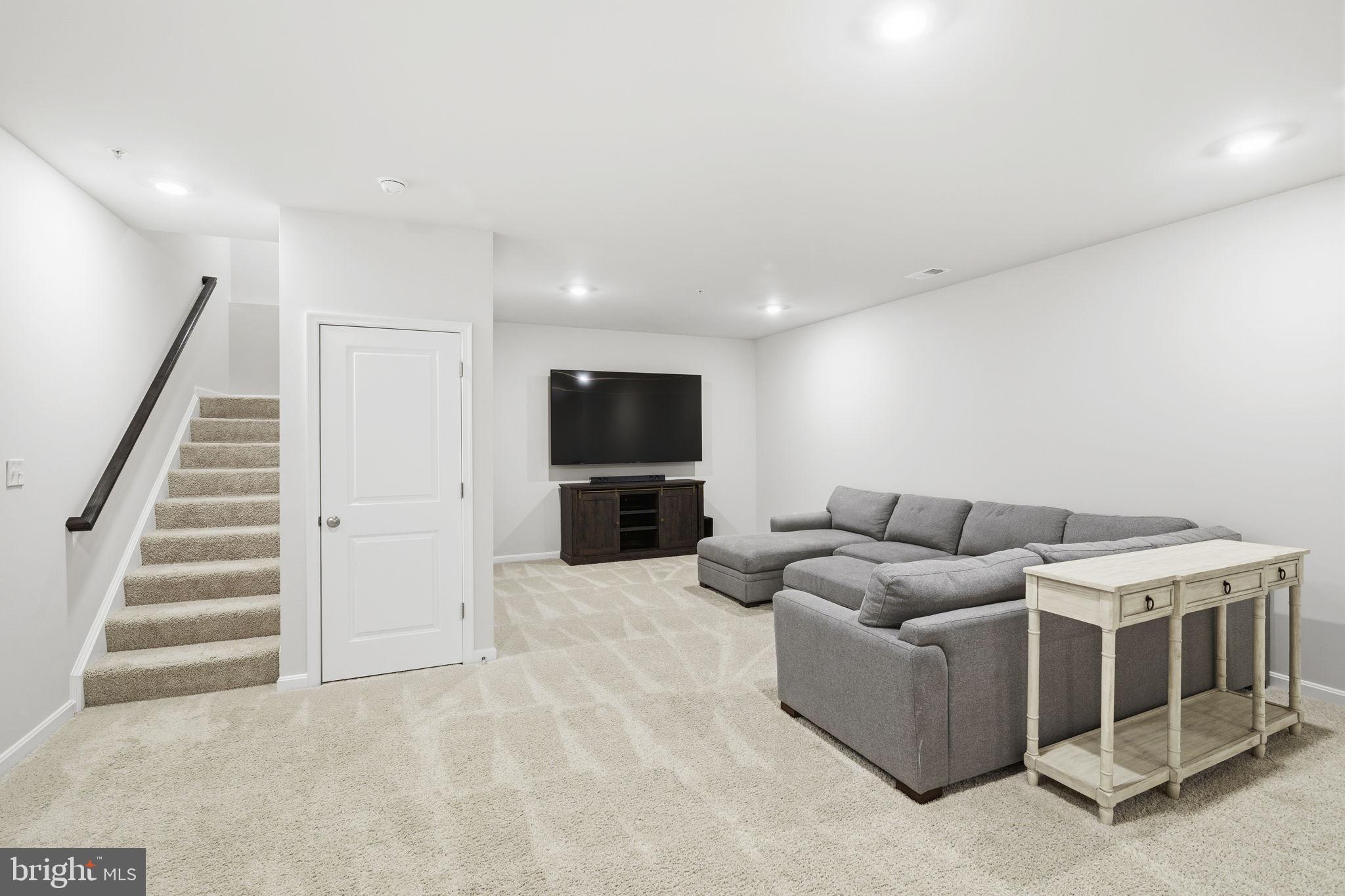 SOMERSET HILL - Residential