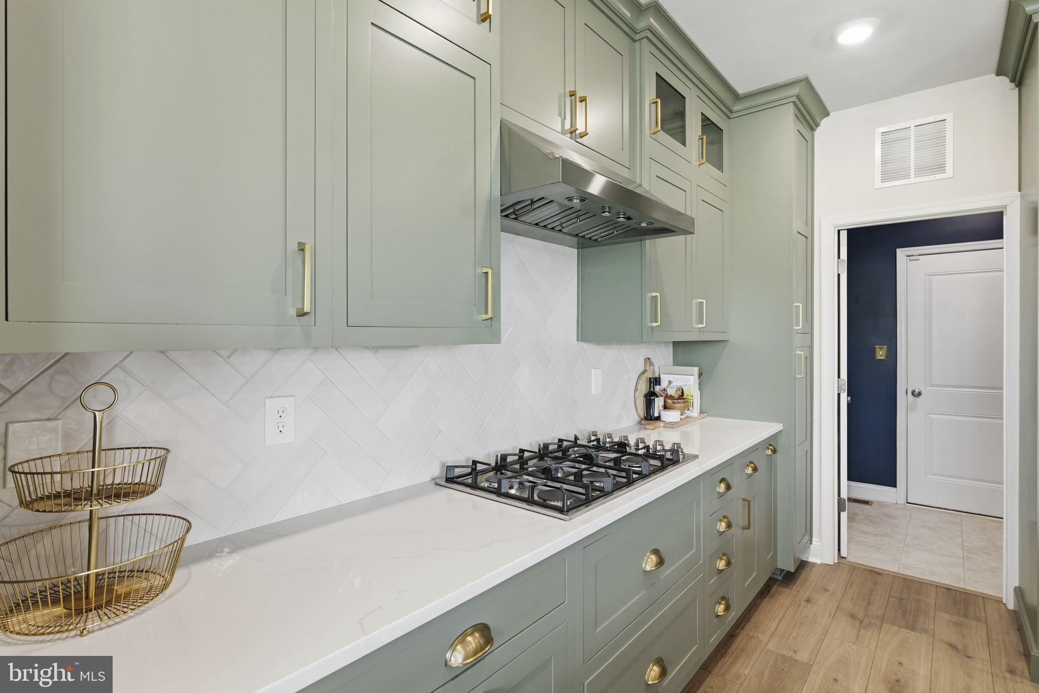 SOMERSET HILL - Residential