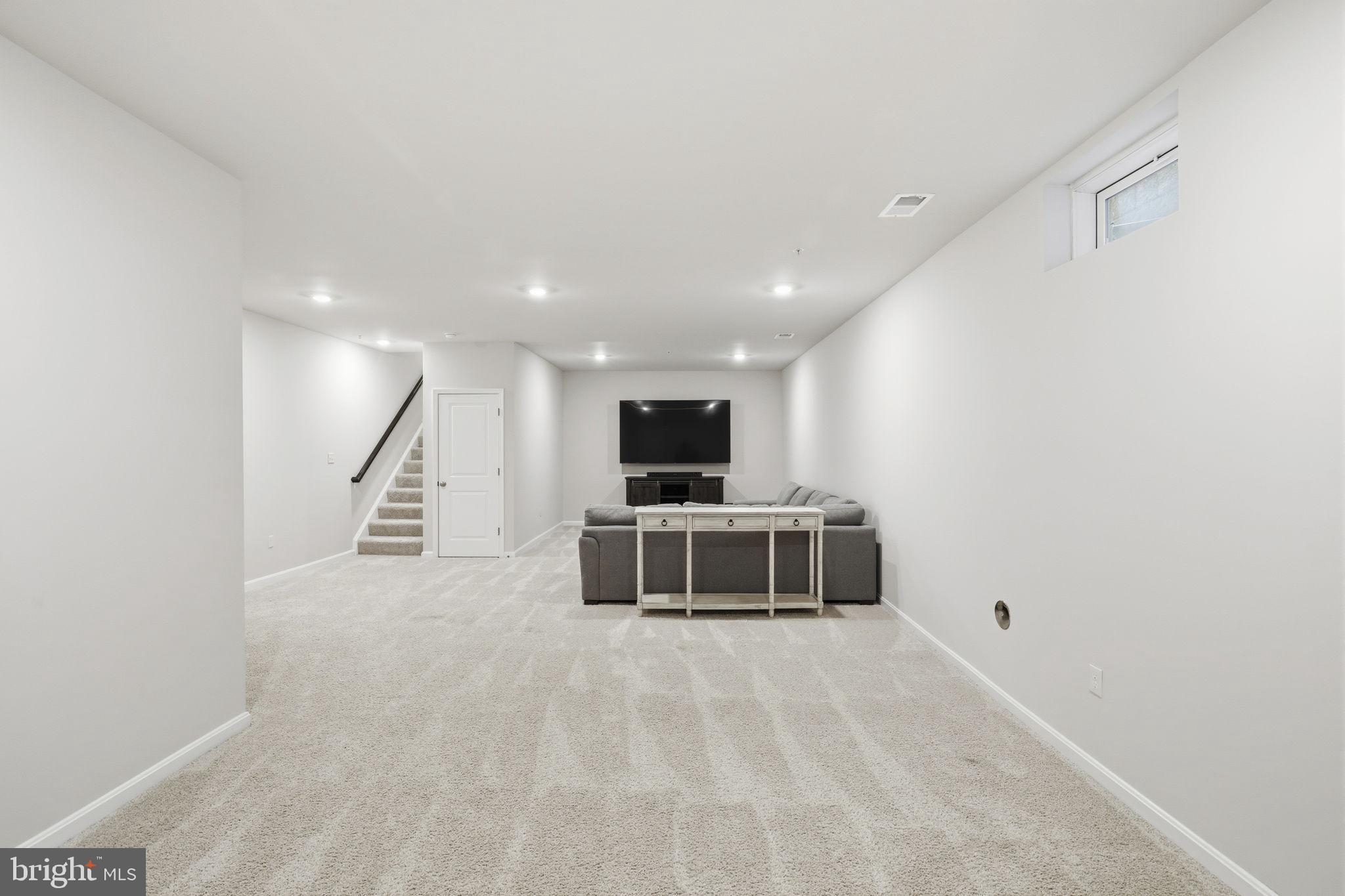SOMERSET HILL - Residential