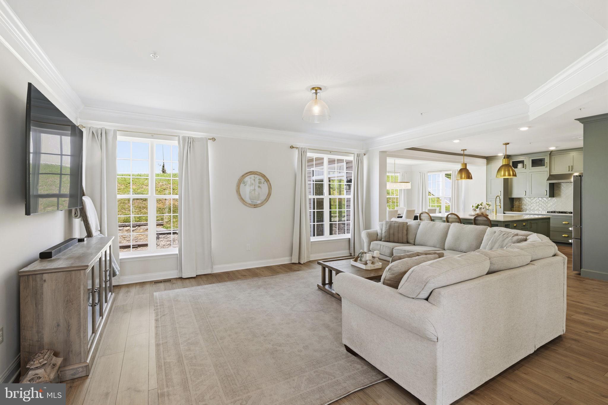 SOMERSET HILL - Residential