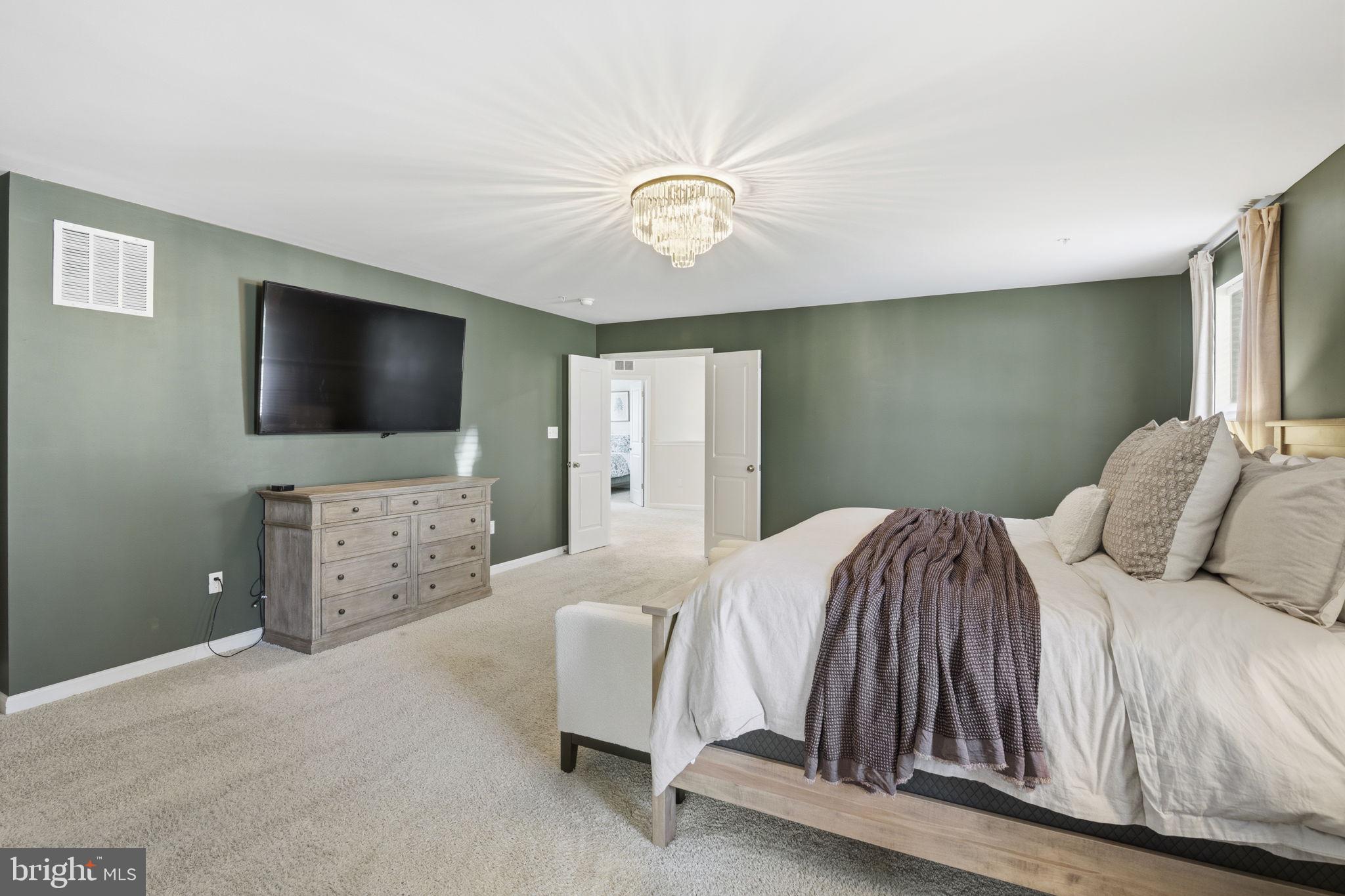 SOMERSET HILL - Residential