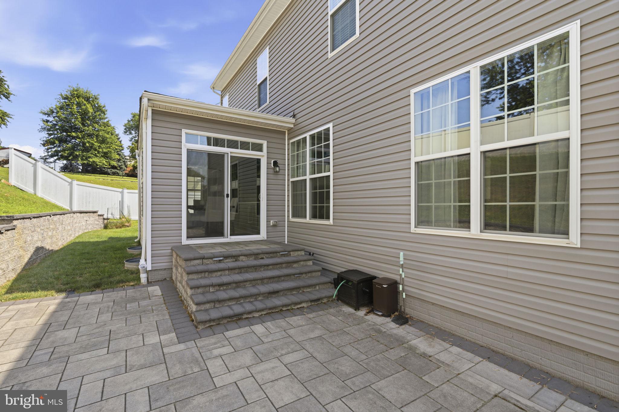 SOMERSET HILL - Residential