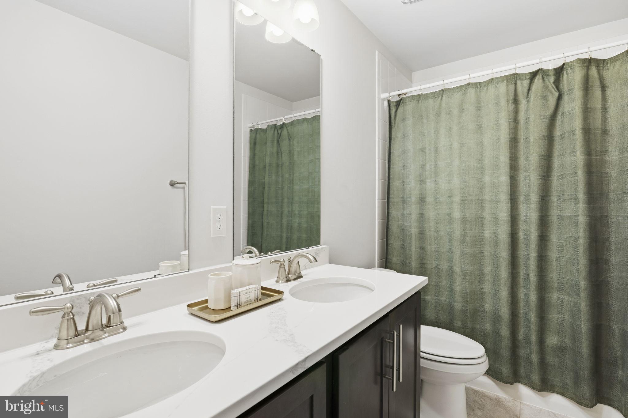SOMERSET HILL - Residential
