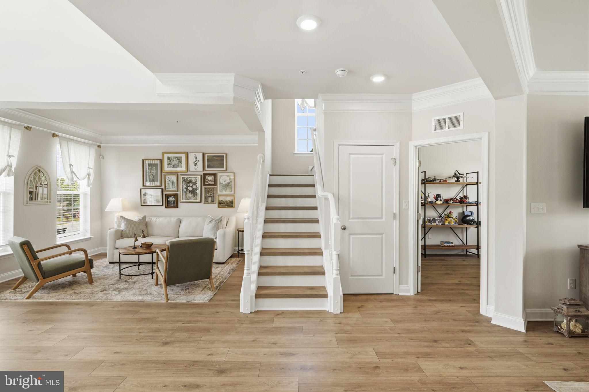 SOMERSET HILL - Residential