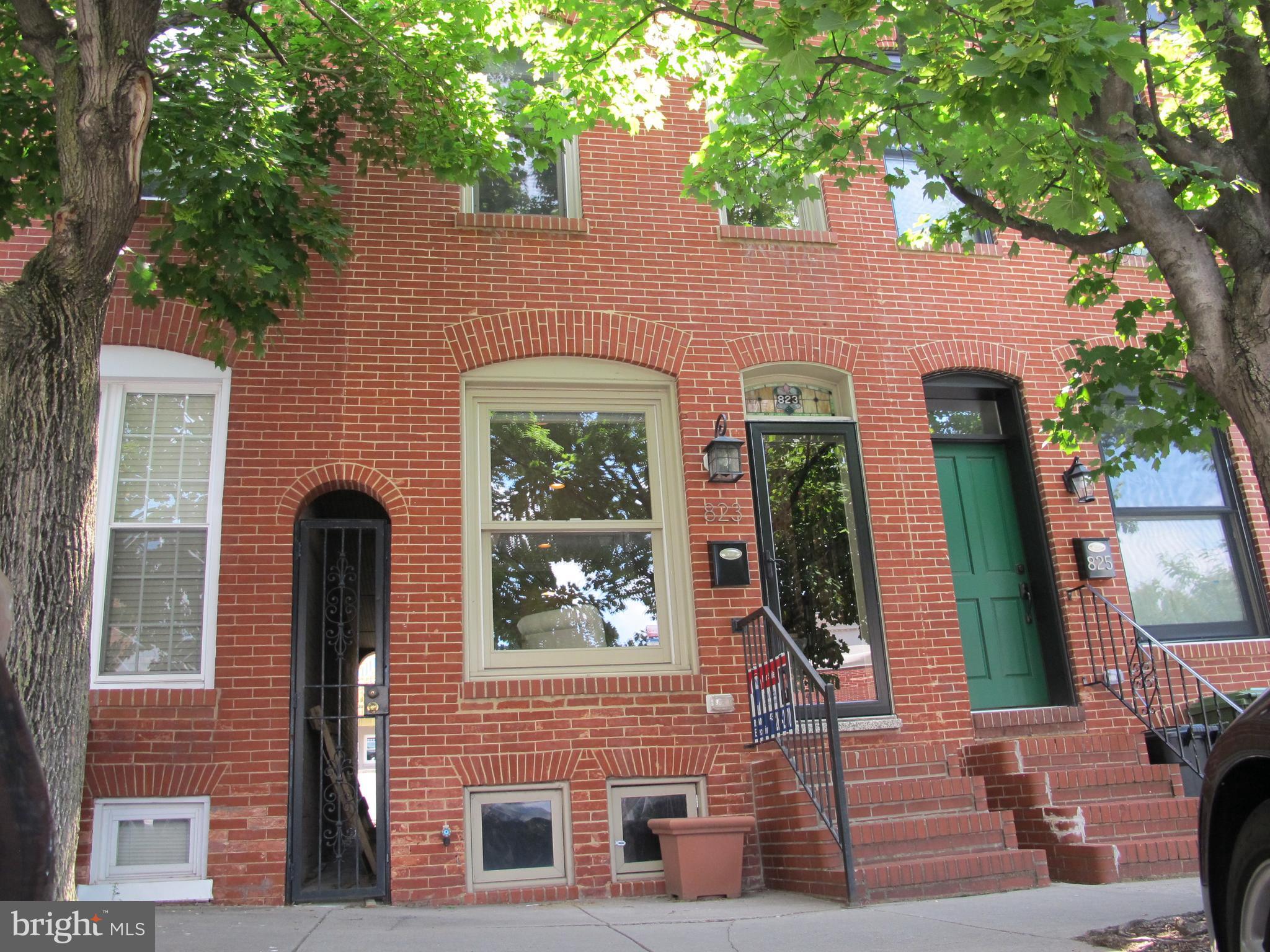 3 years remaining on CHAP tax credit!!  Amazing Canton renovation with all the bells & whistles!  Hardwoods throughout, gourmet kitchen with stainless appliances, granite countertops, & breakfast bar.  Exposed brick in living room & master bedroom.  Master bath with whirlpool tub.  Large rooftop deck with incredible views of the city.  Prime location just steps from the water & Can Company.