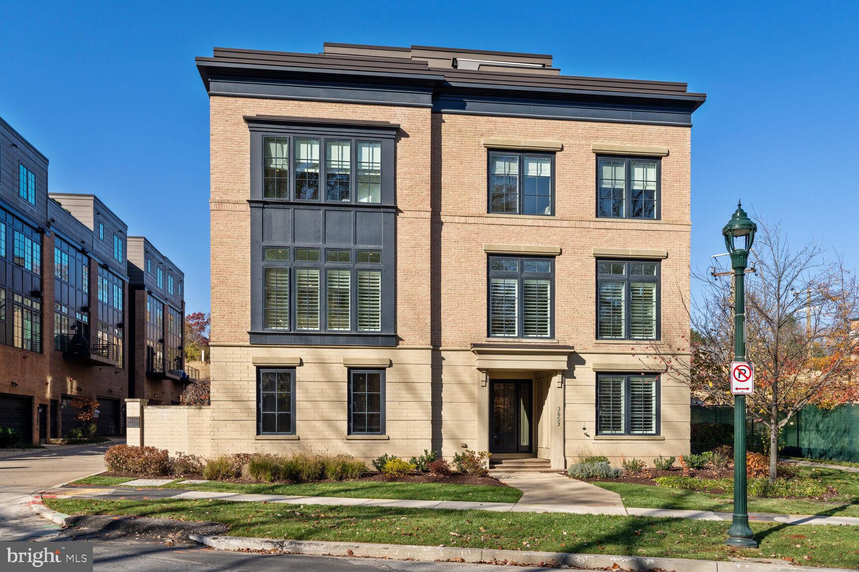 THE BROWNSTONES AT CHEVY CHASE LAKE - Residential
