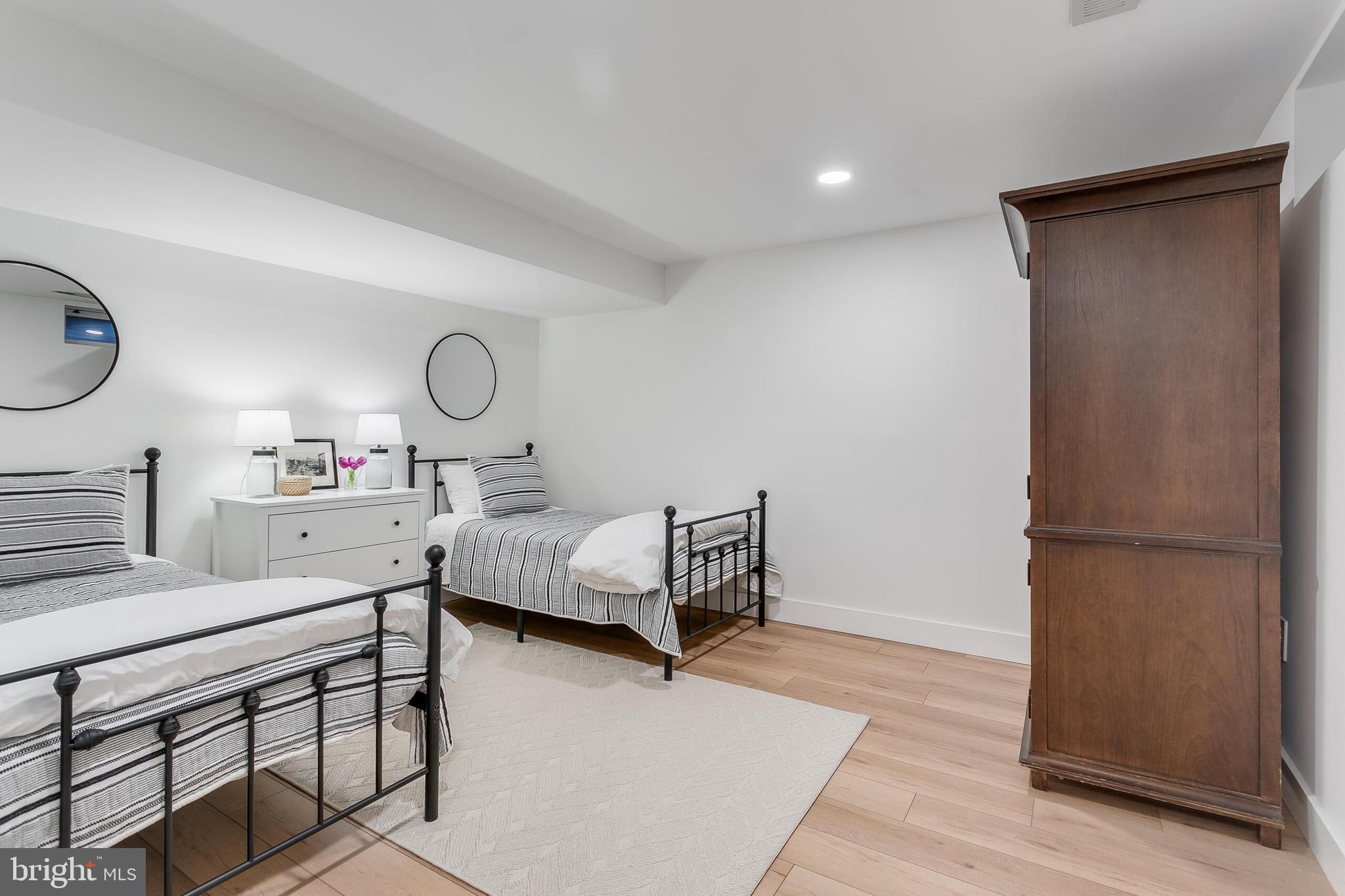 WOODLEA MANOR - Residential