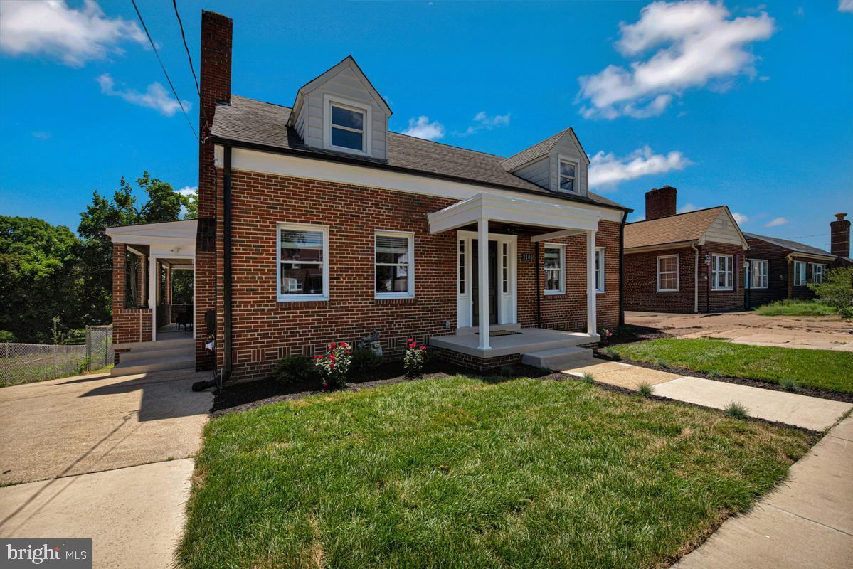 NORTH WOODRIDGE - Residential