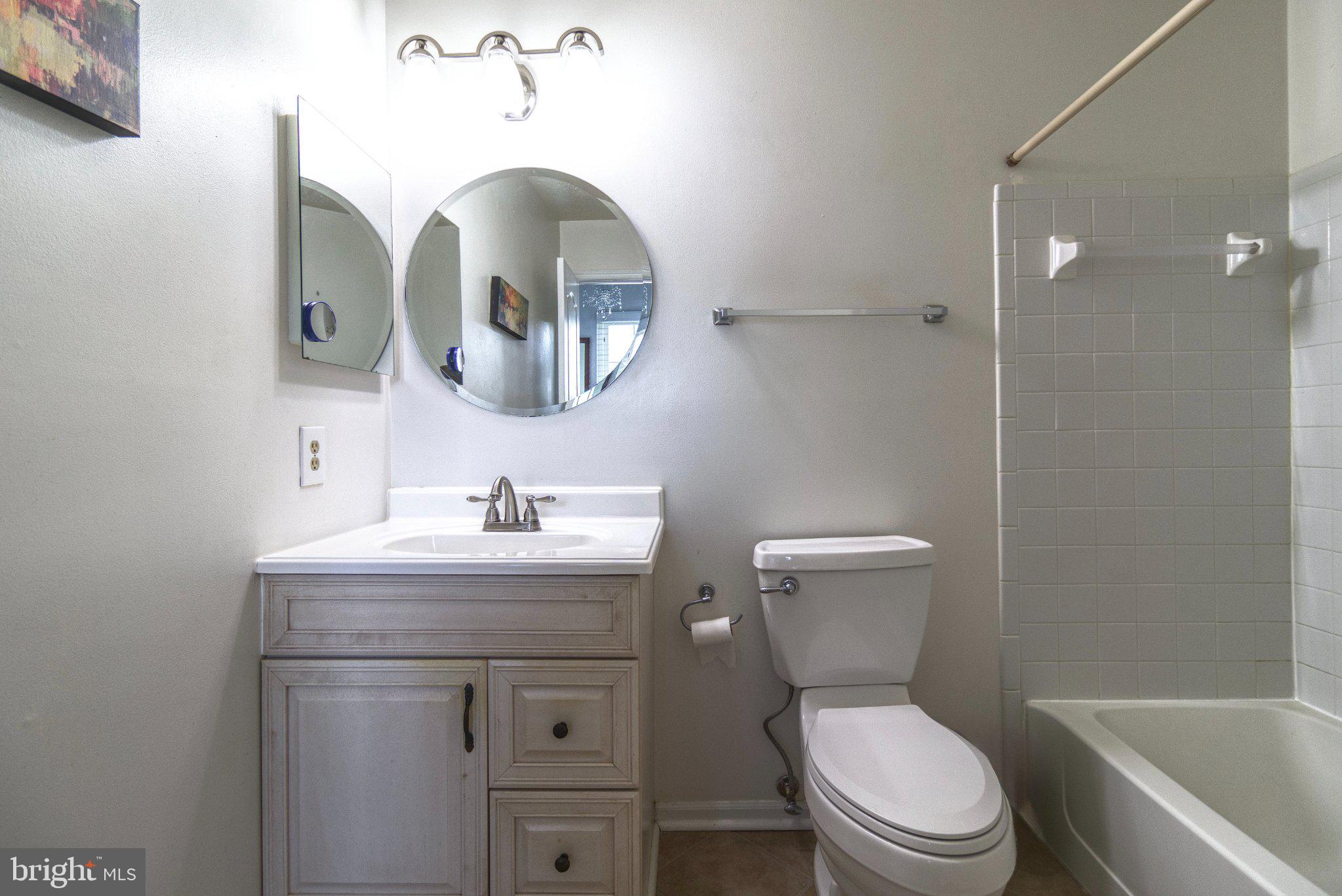 SOUTH HAMPTON - Residential