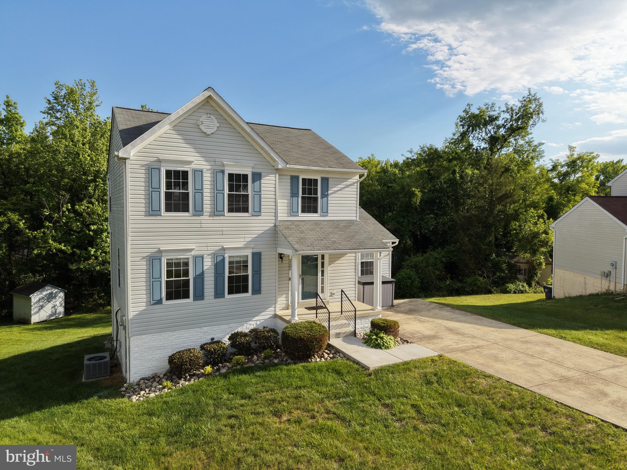 SOUTH HAMPTON - Residential