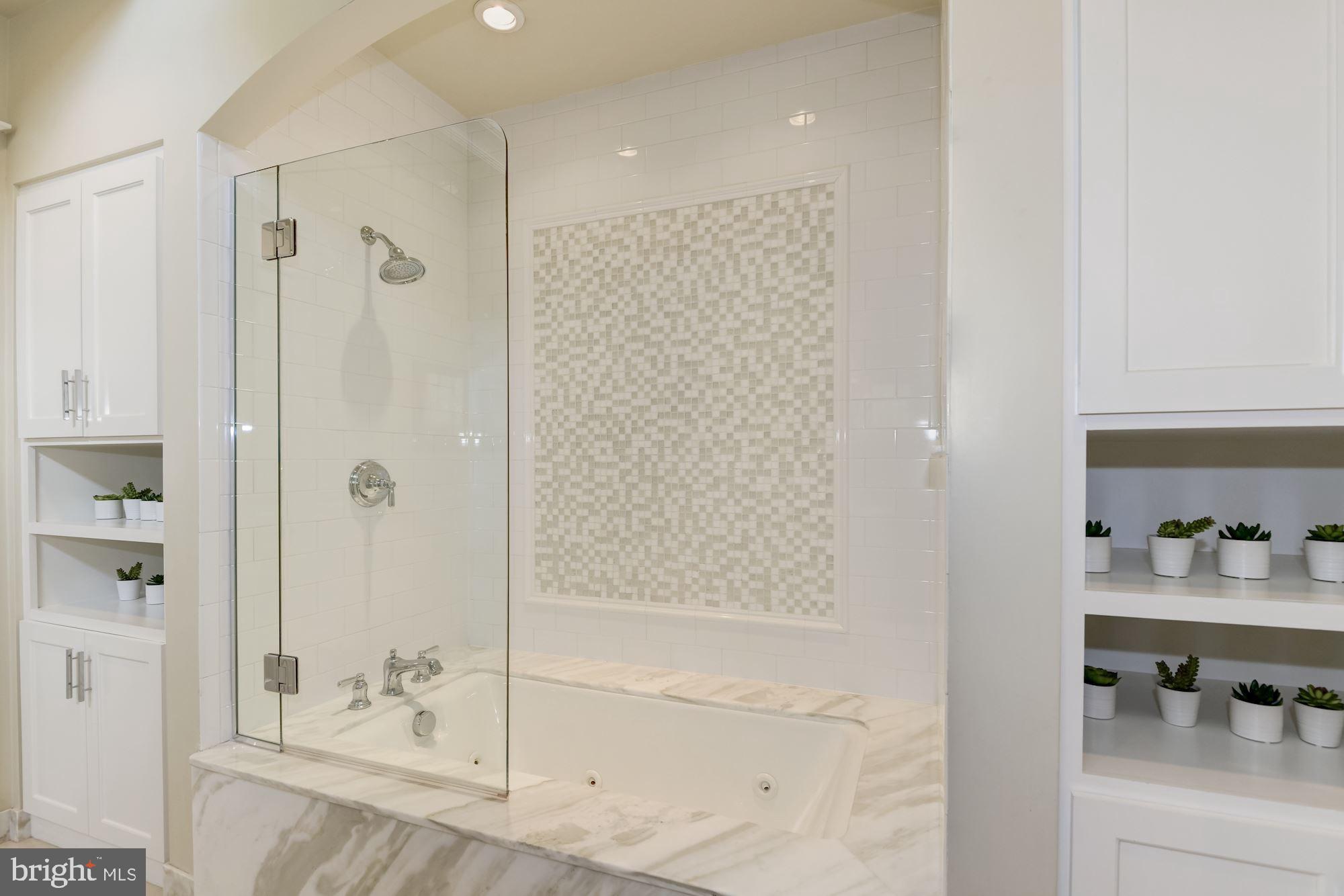BRADLEY HILLS GROVE - Residential