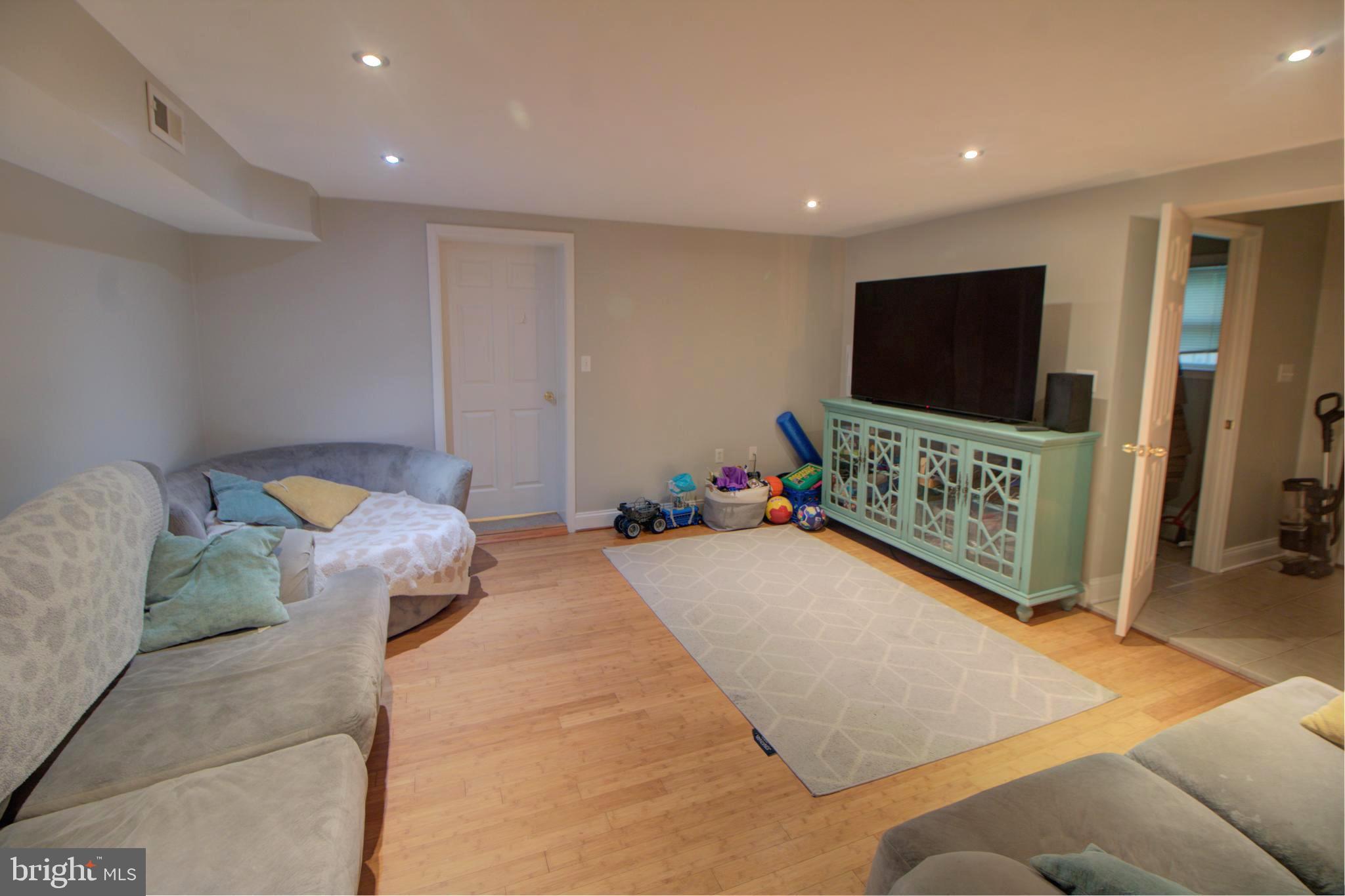 RIVERVIEW - Residential