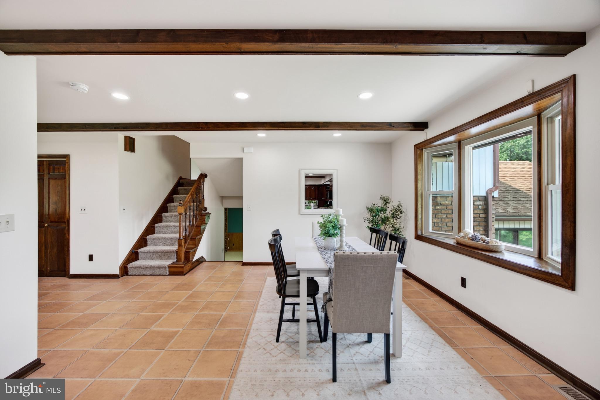 HAMPSTEAD - Residential