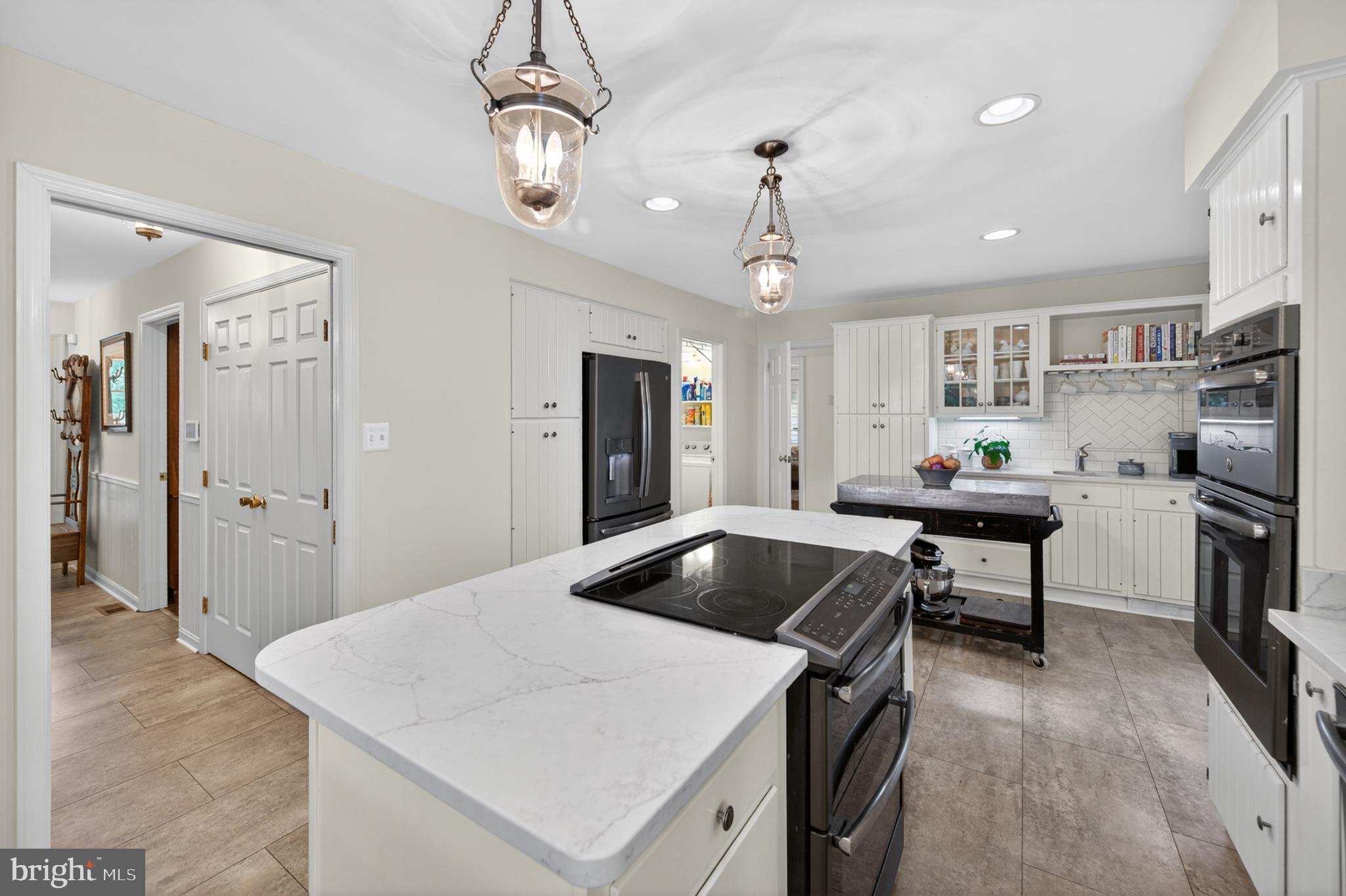 LEDGE LOWE - Residential
