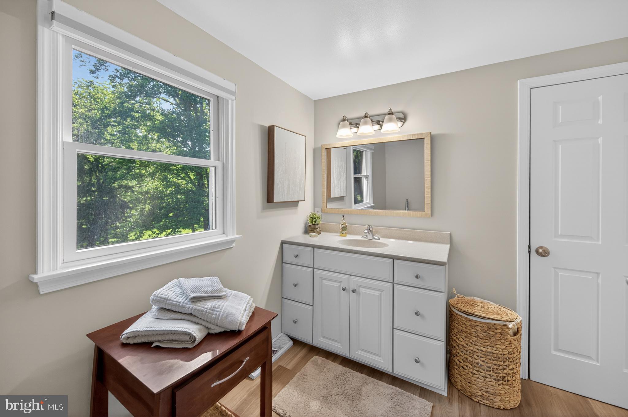 LEDGE LOWE - Residential