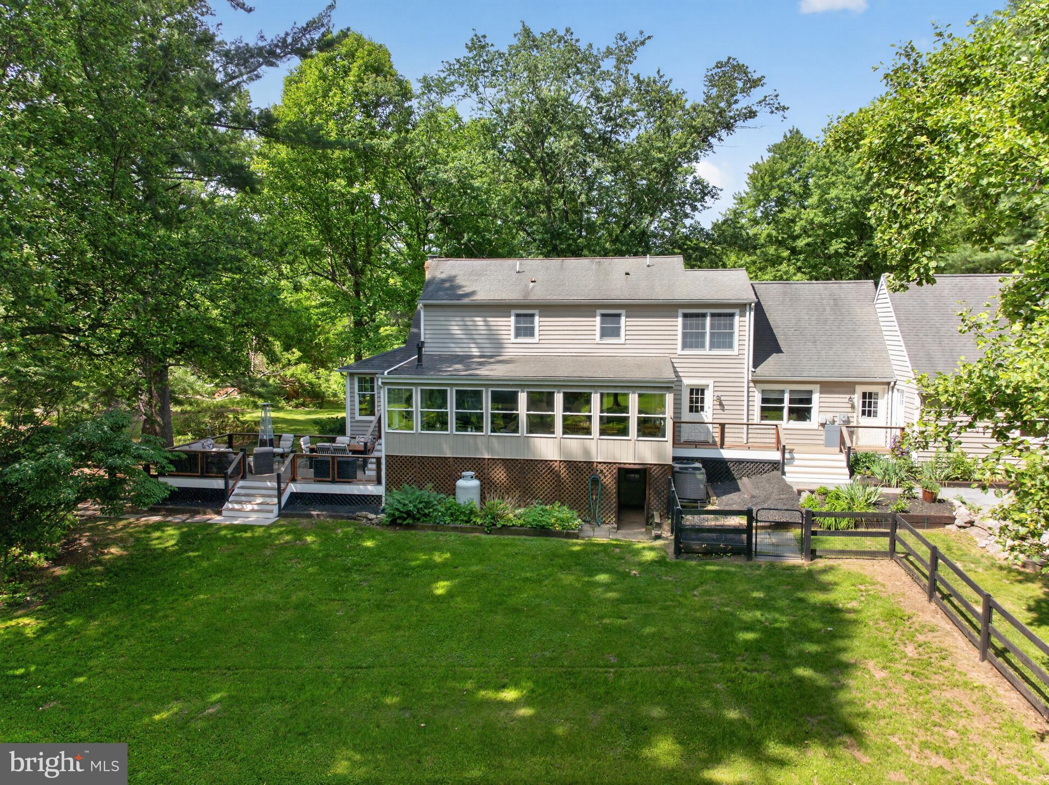 LEDGE LOWE - Residential