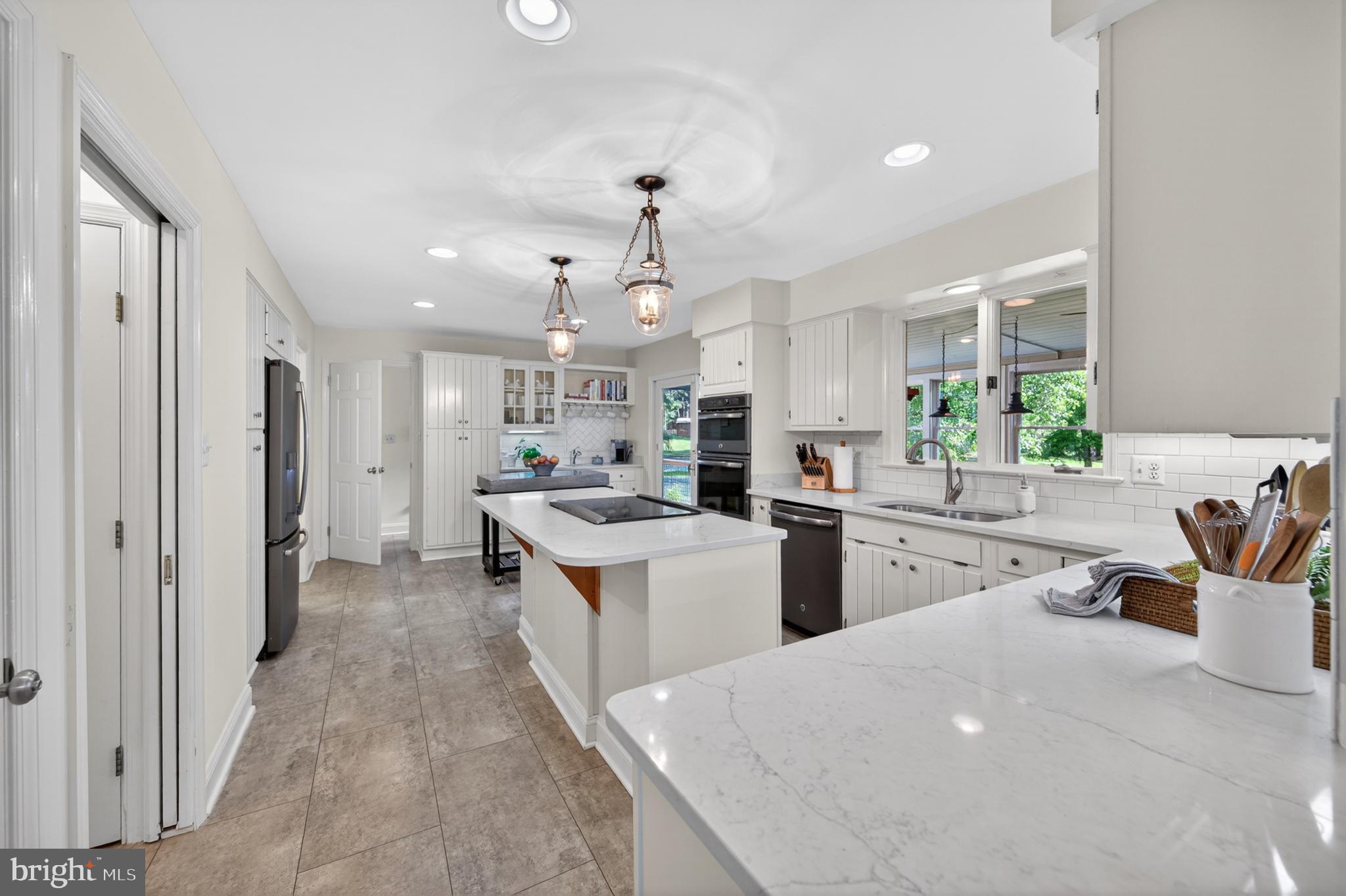 LEDGE LOWE - Residential