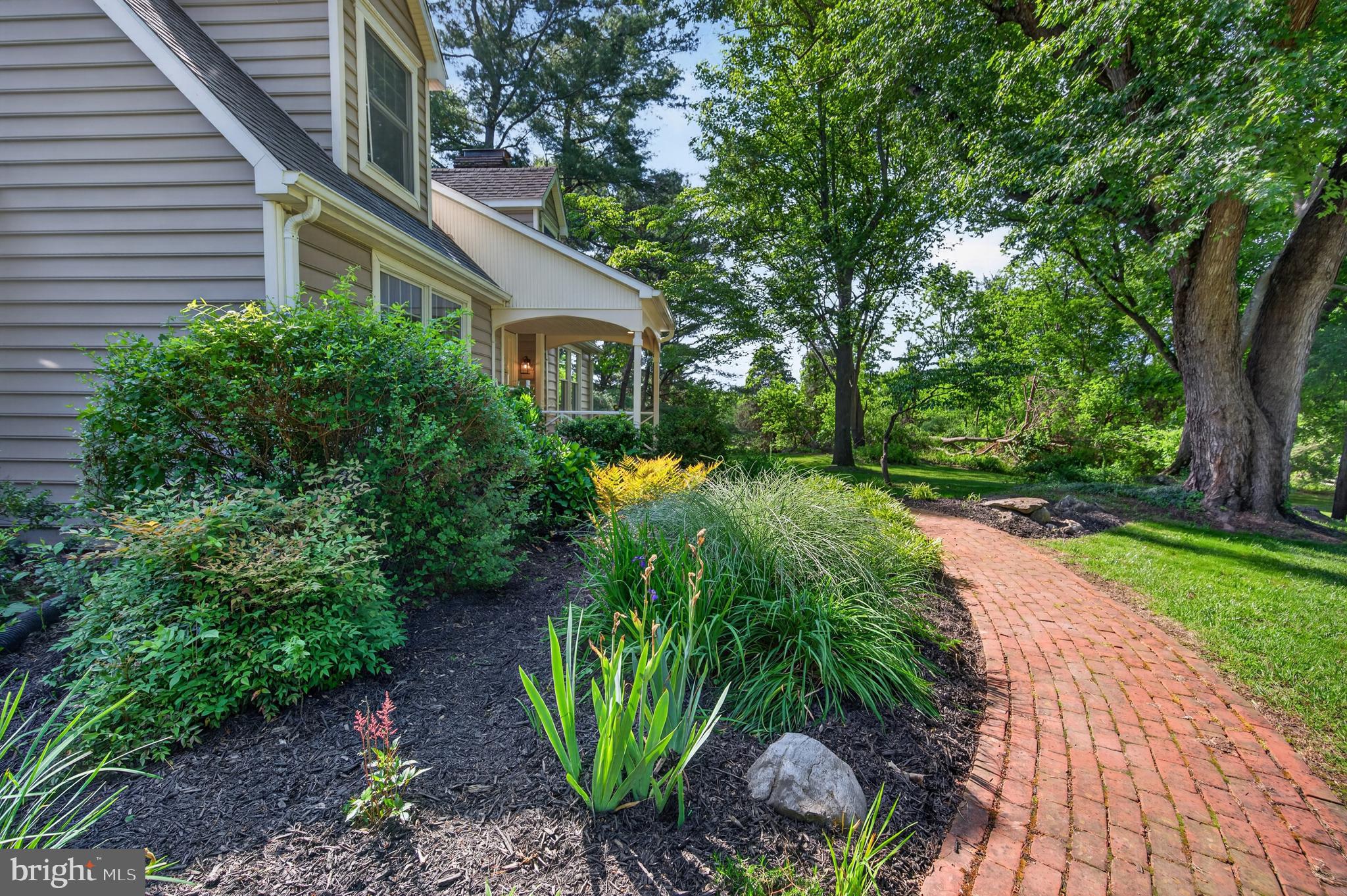 LEDGE LOWE - Residential