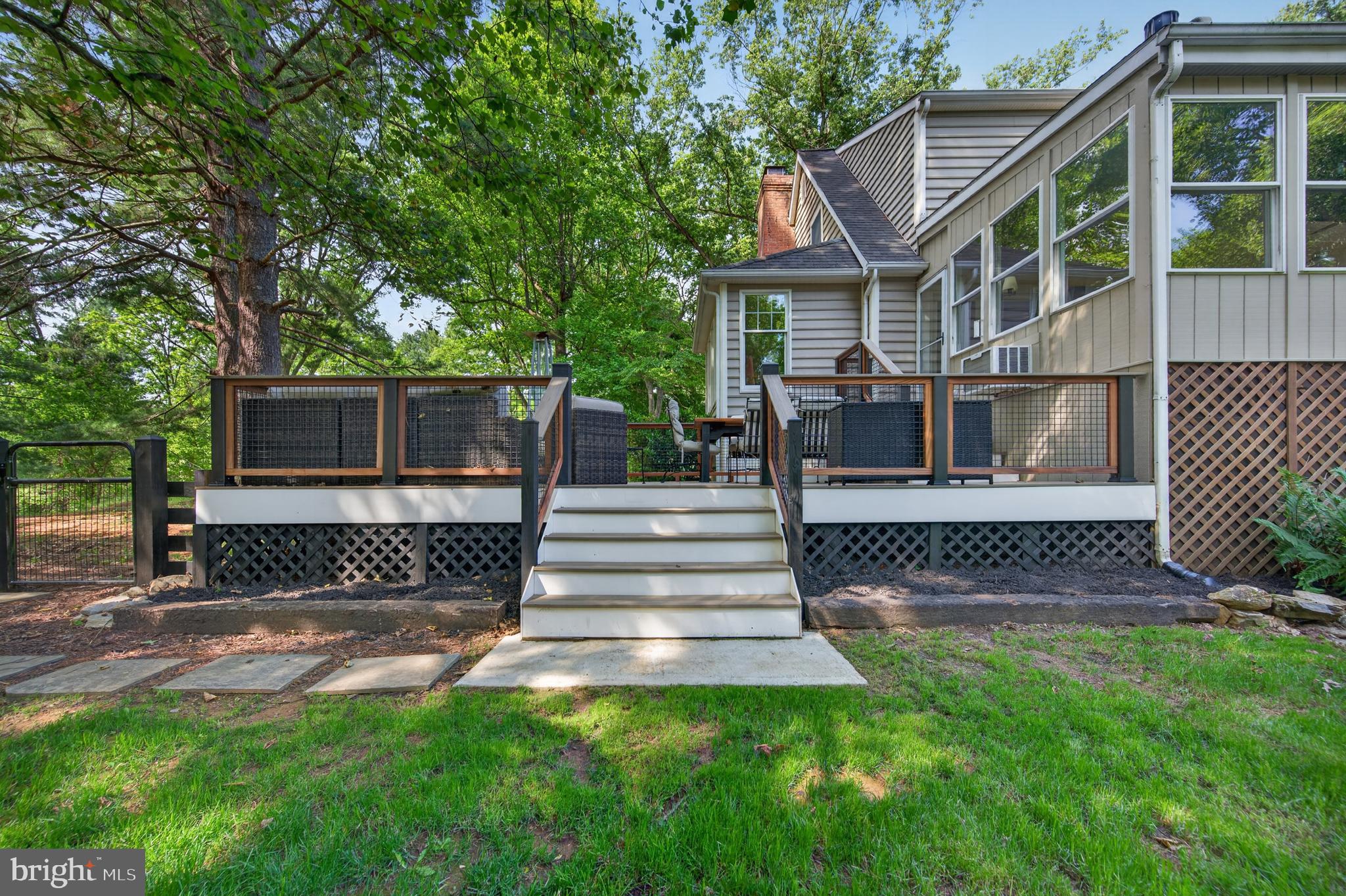 LEDGE LOWE - Residential