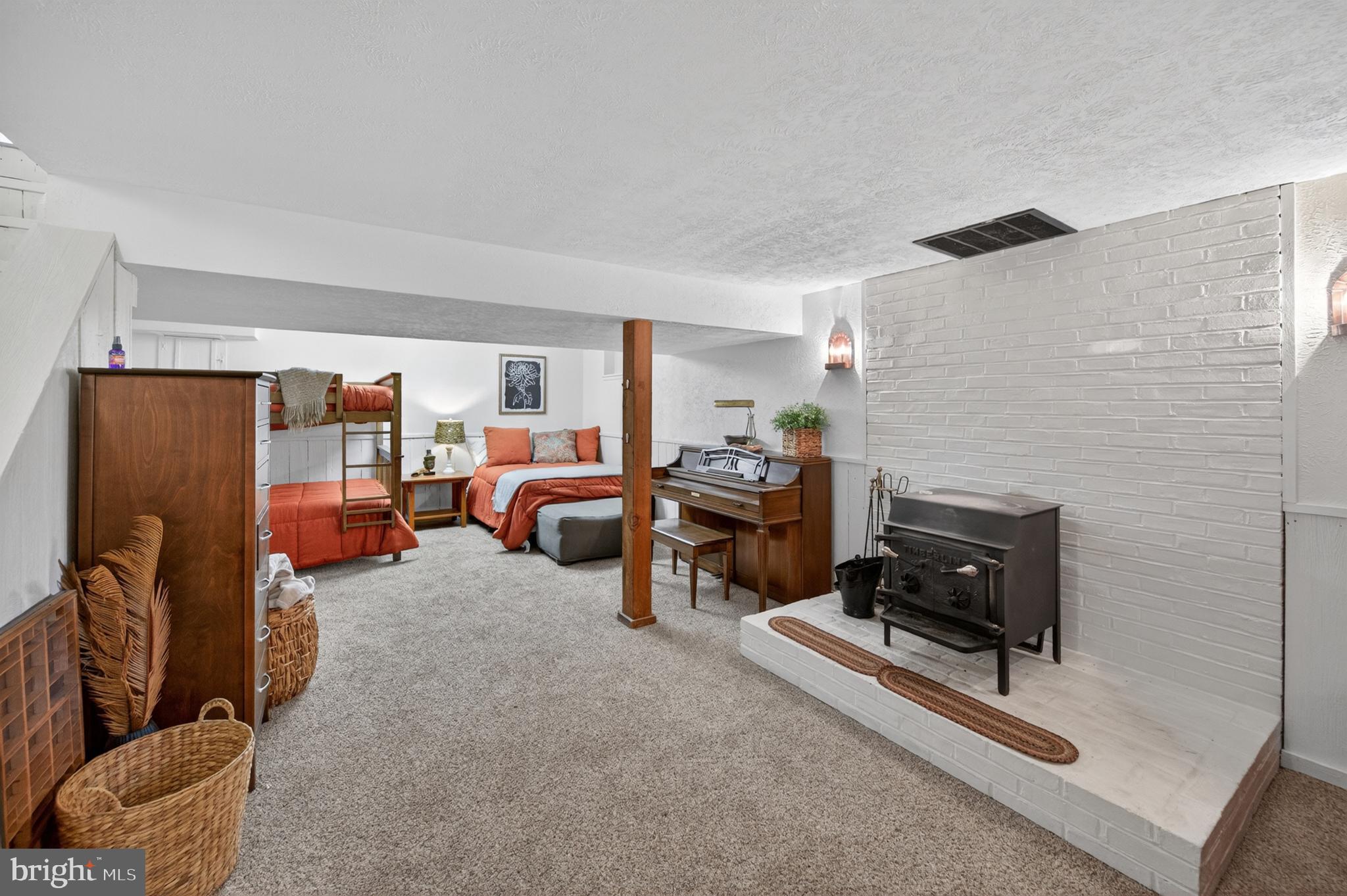 LEDGE LOWE - Residential