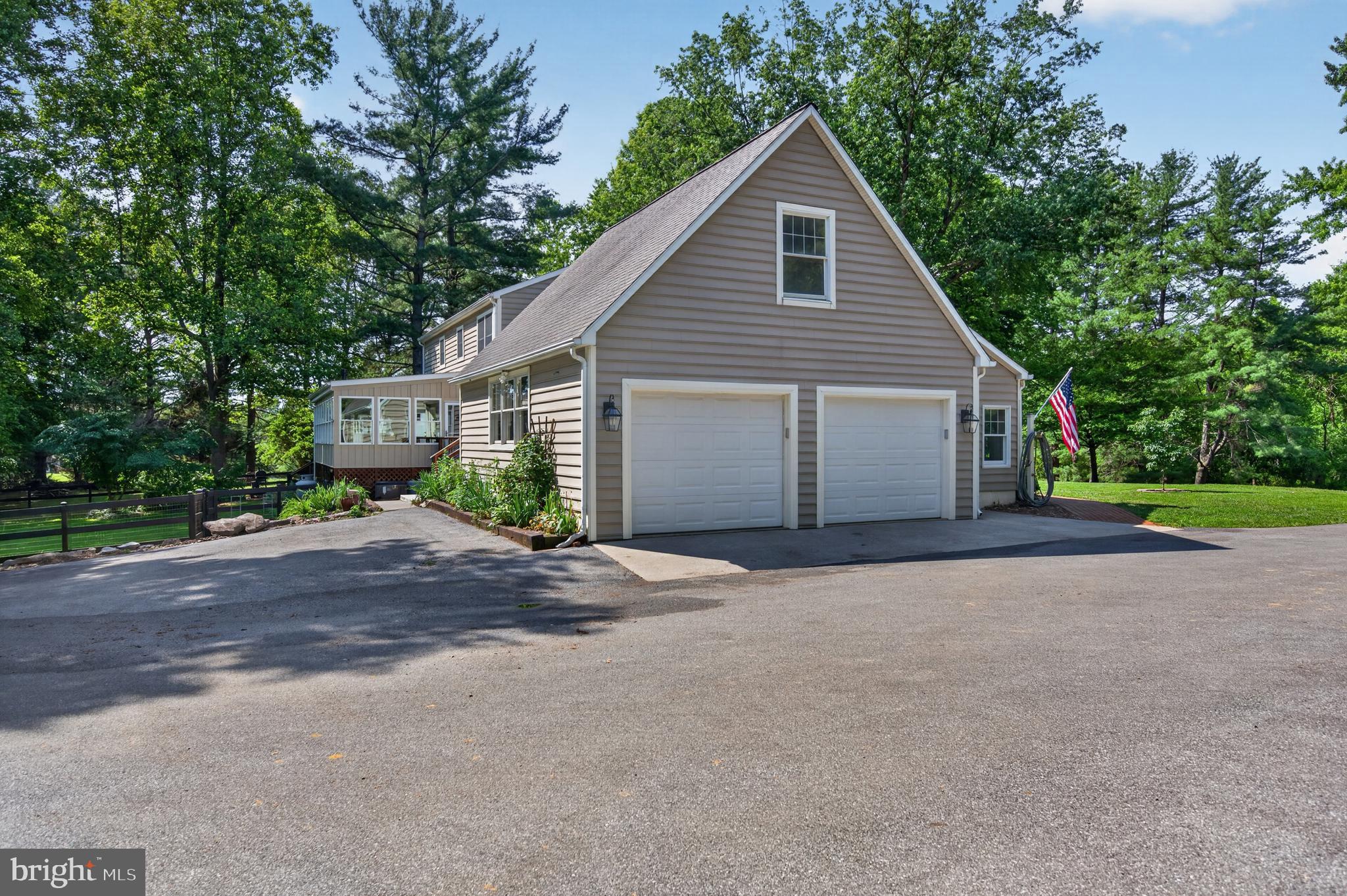 LEDGE LOWE - Residential