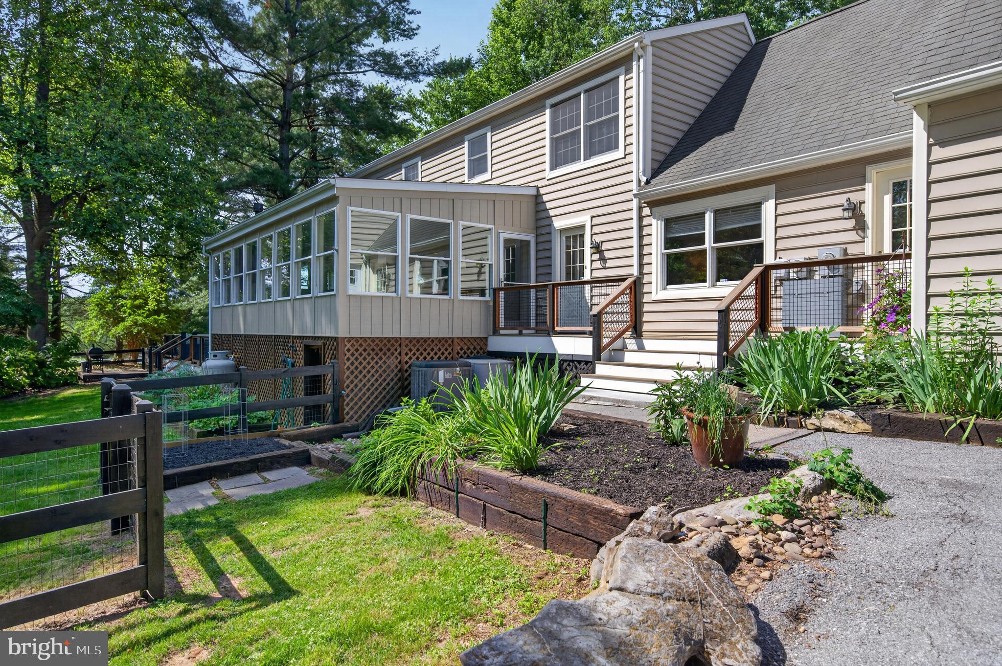LEDGE LOWE - Residential