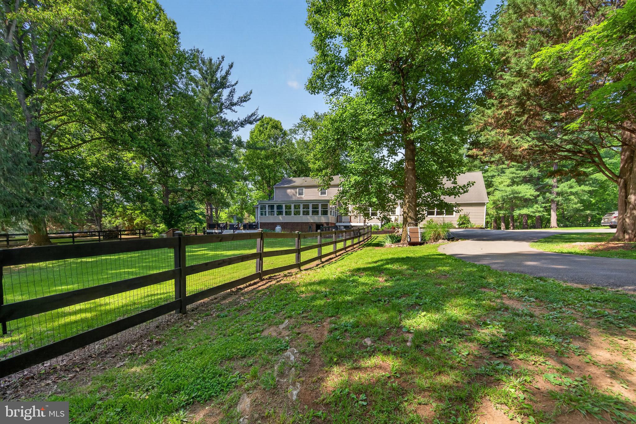 LEDGE LOWE - Residential