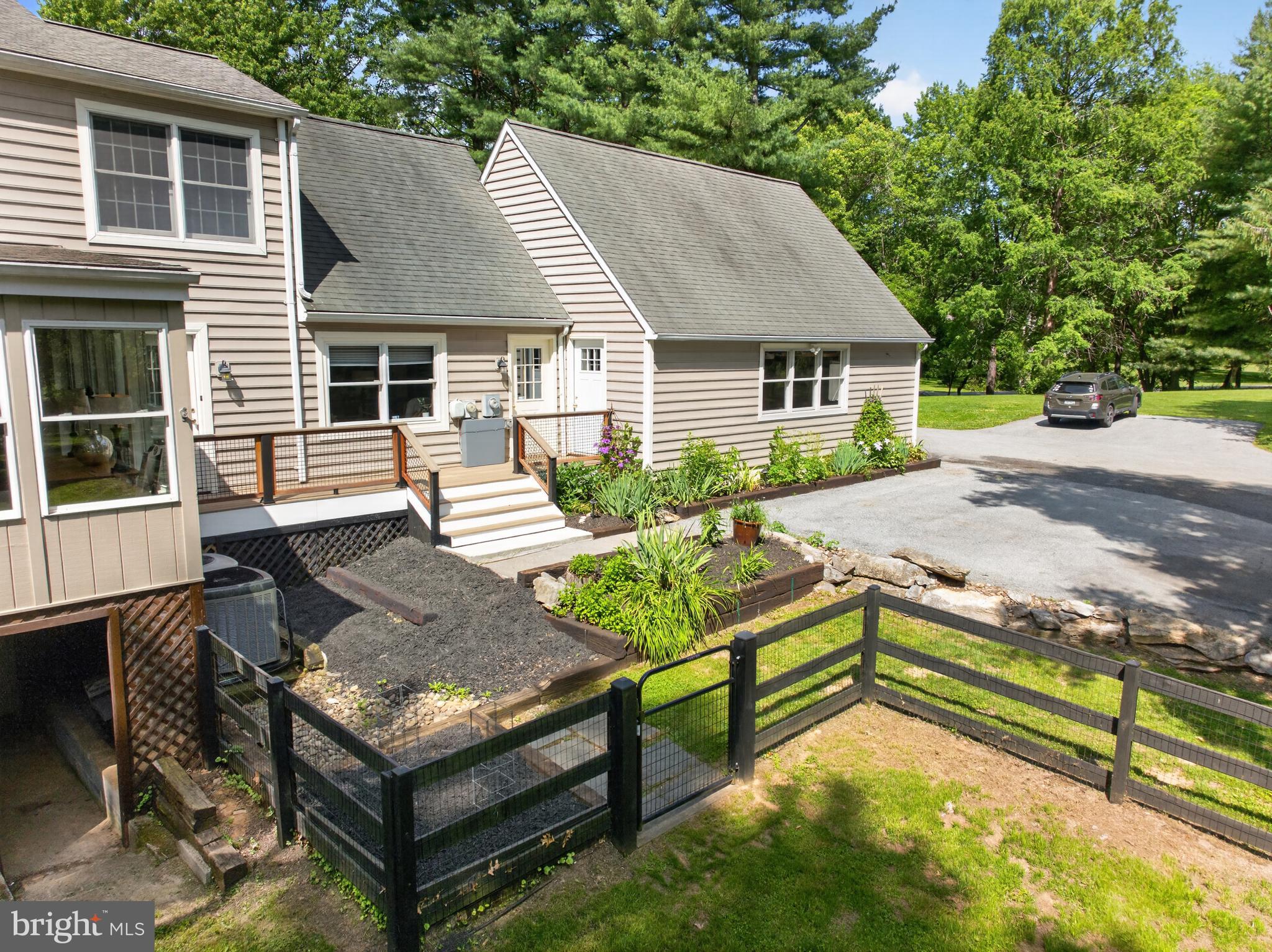 LEDGE LOWE - Residential
