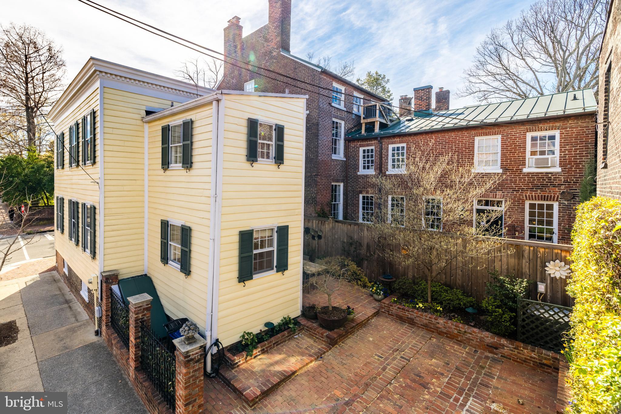 OLD TOWN ALEXANDRIA - Residential