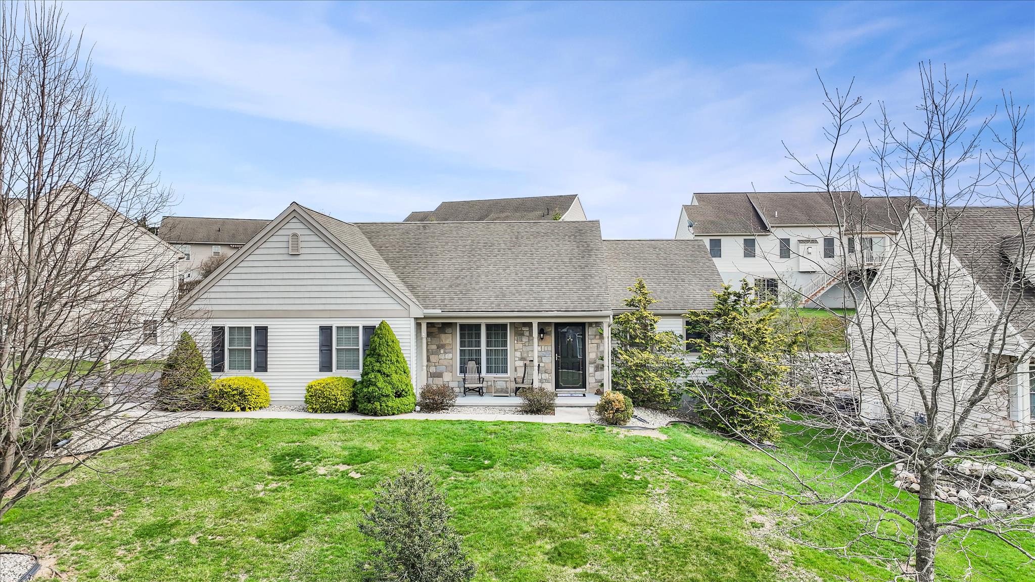 BRIAR LAKE - Residential
