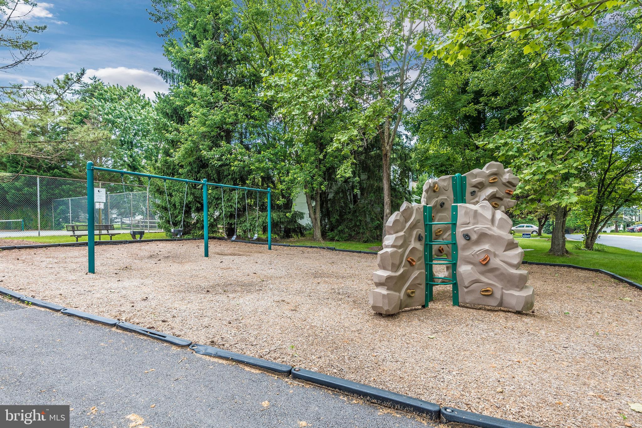 WILLOW COVE TOWNHOMES - Residential