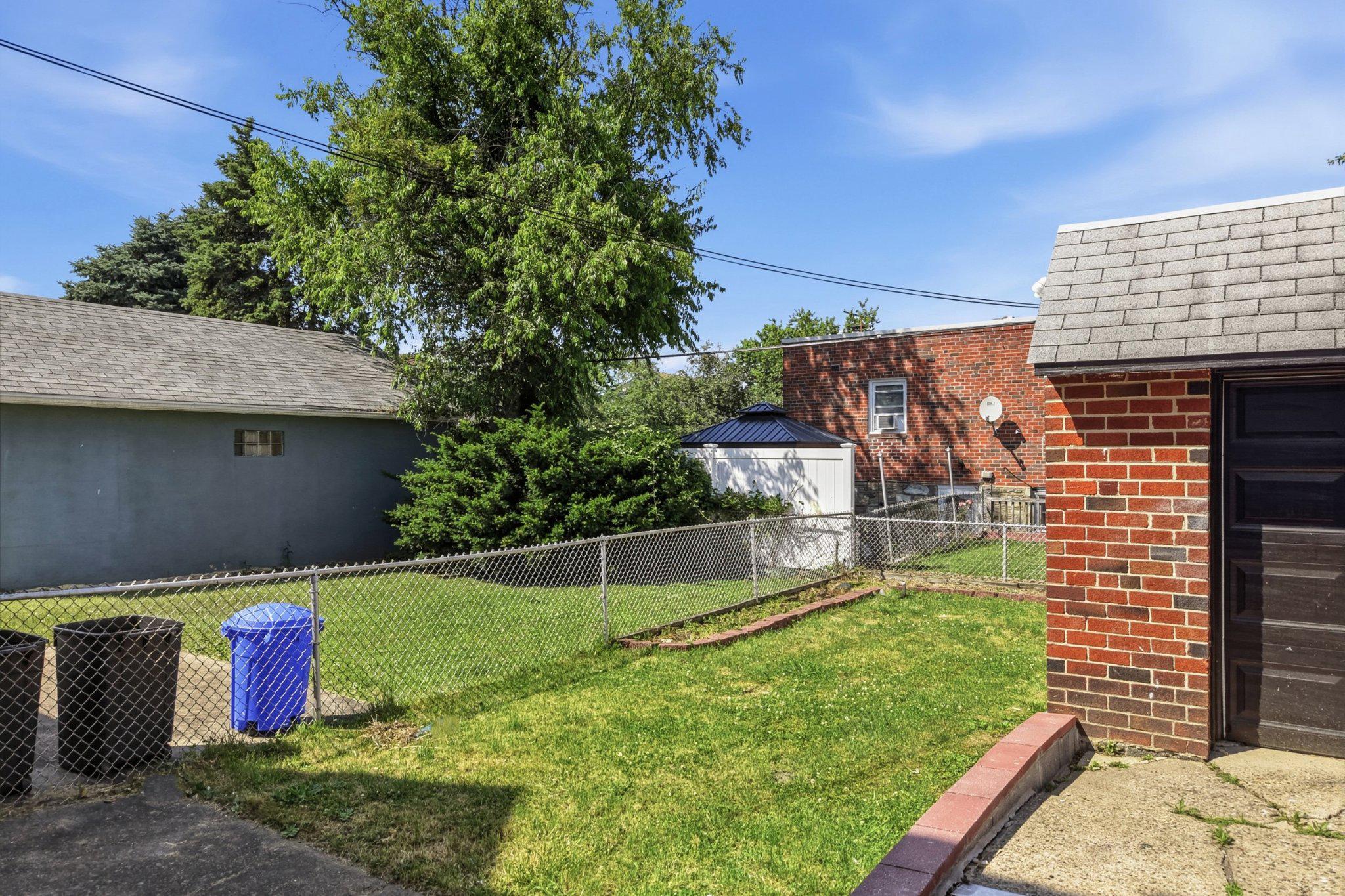 FOX CHASE - Residential