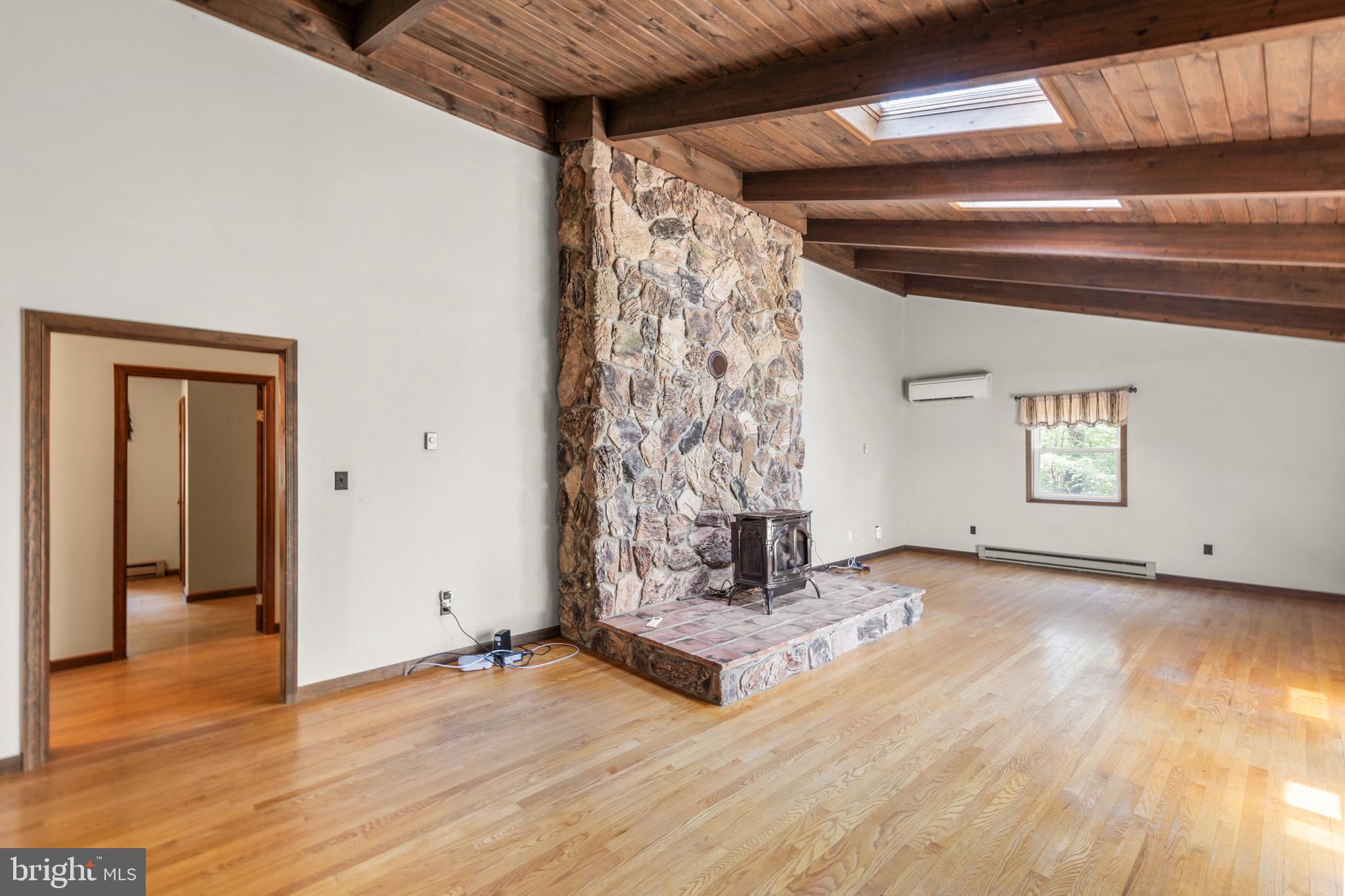NORTH MOUNTAIN ESTATES - Residential