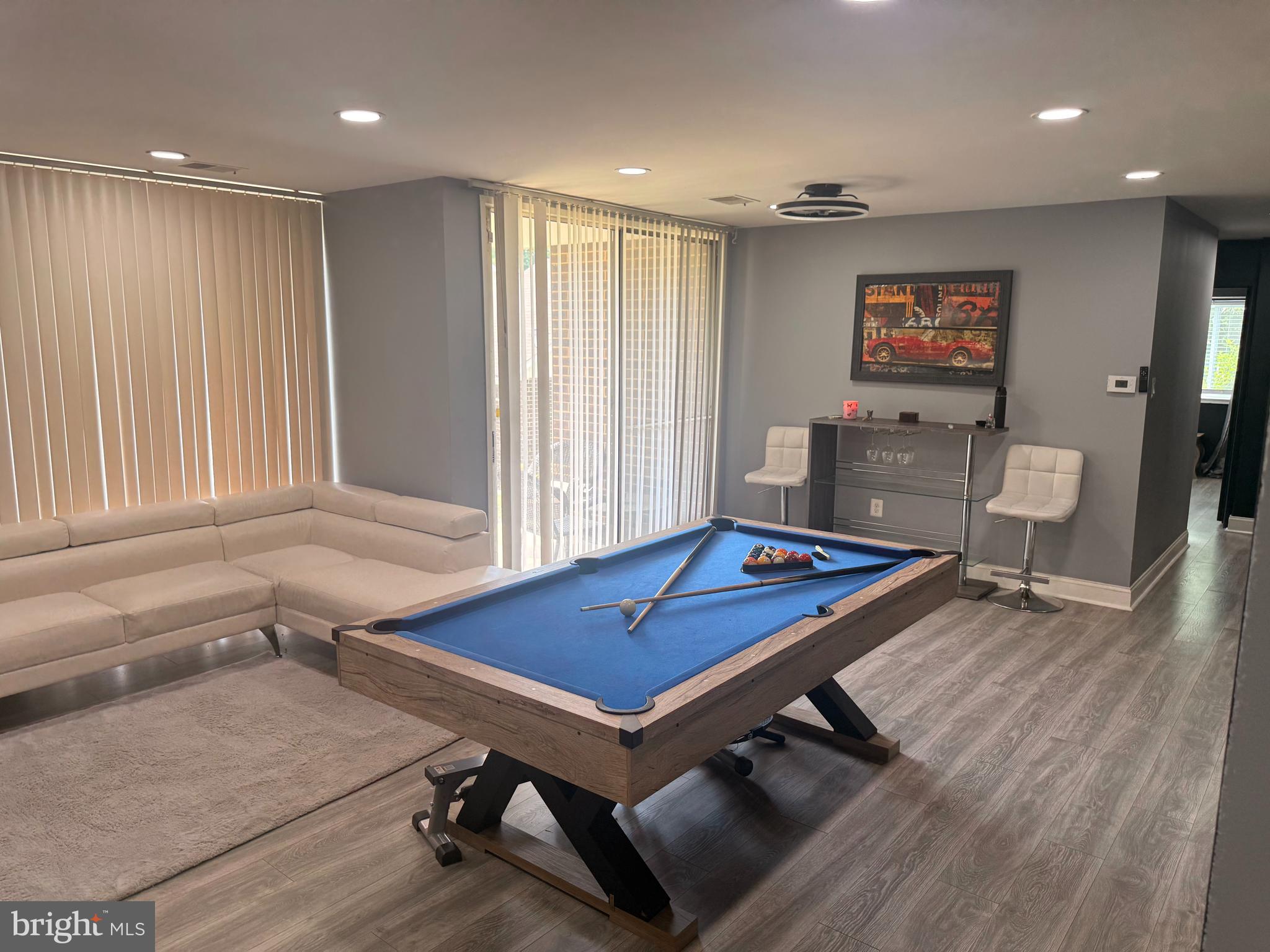 PINES CONDOMINIUM - Residential