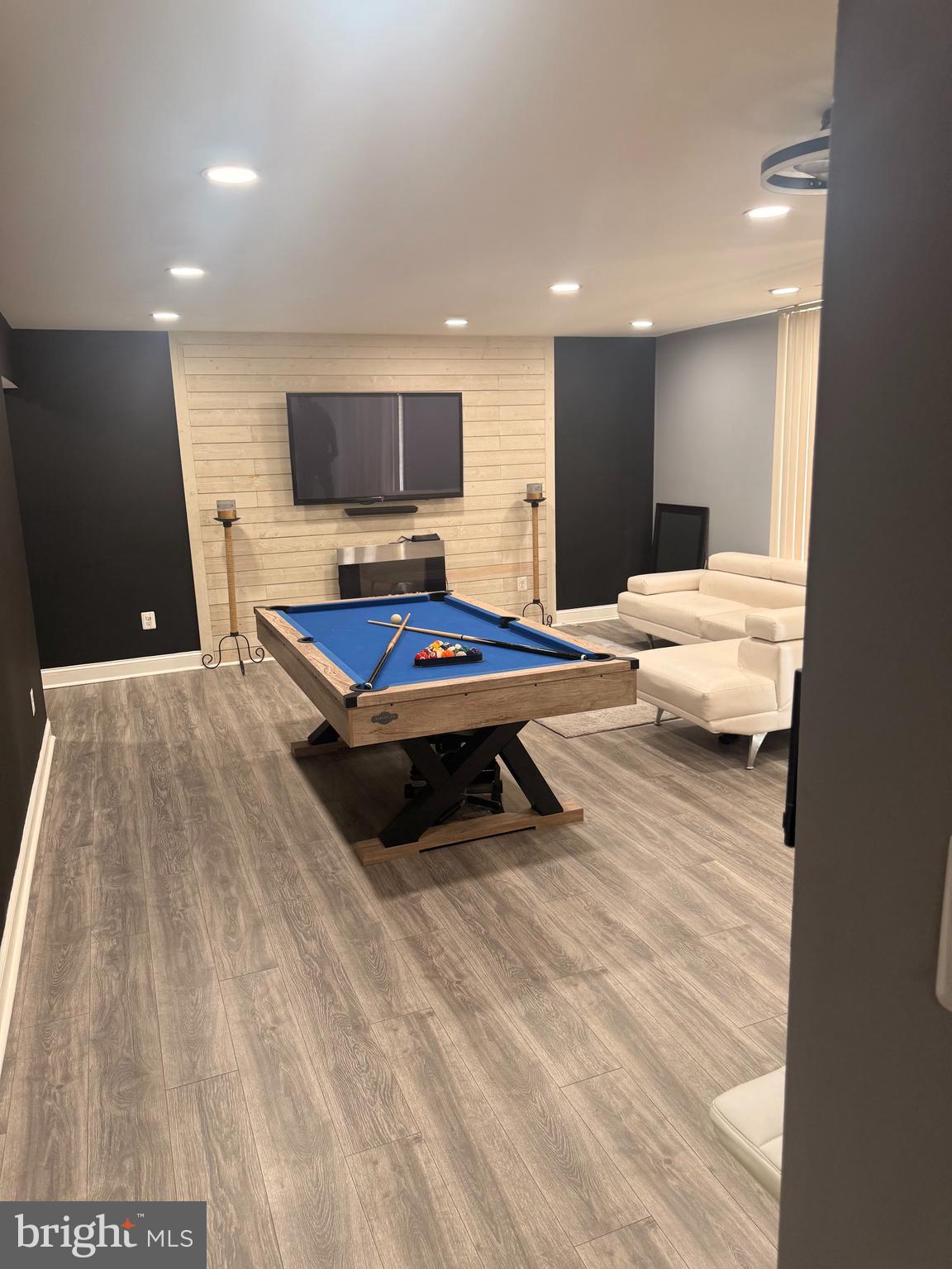 PINES CONDOMINIUM - Residential